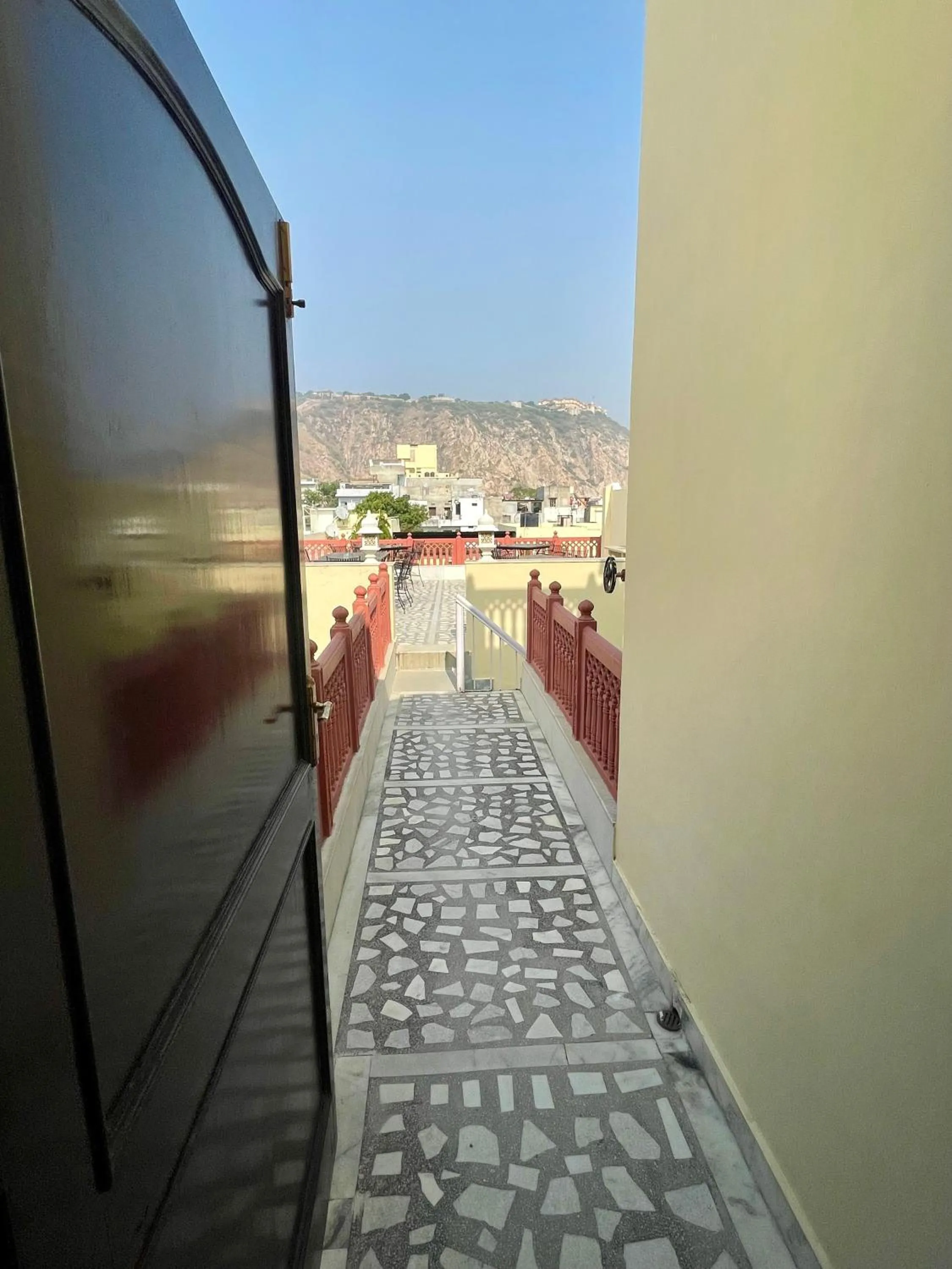 Mountain view in Khatu Haveli