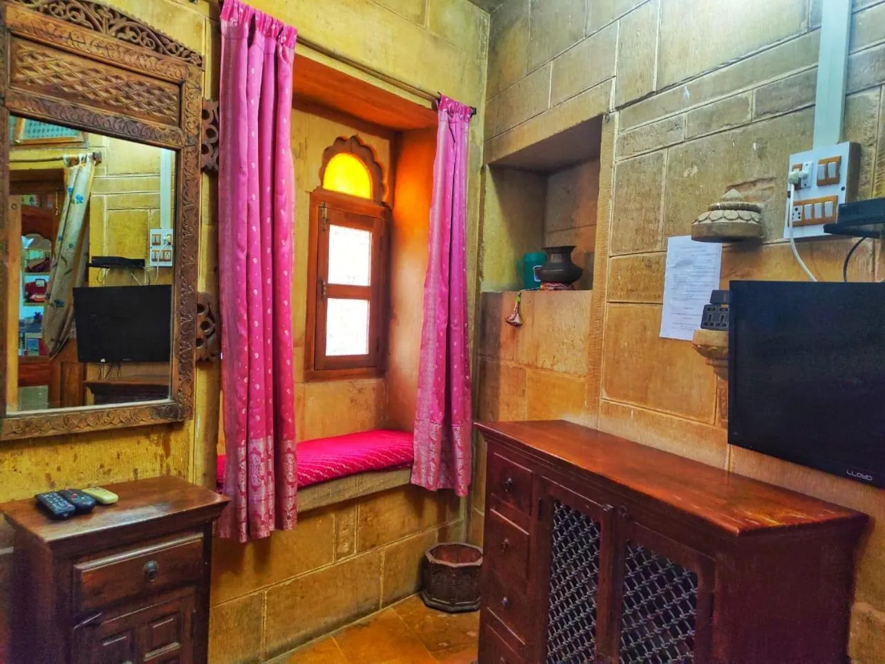 TV and multimedia in Shahi Palace Hotel Jaisalmer