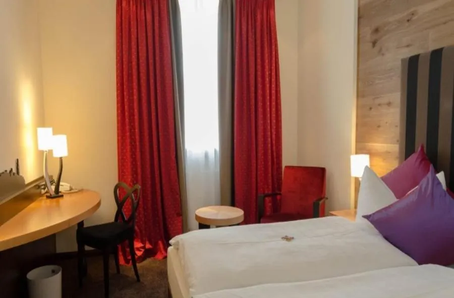 Photo of the whole room, Bed in Hotel Post