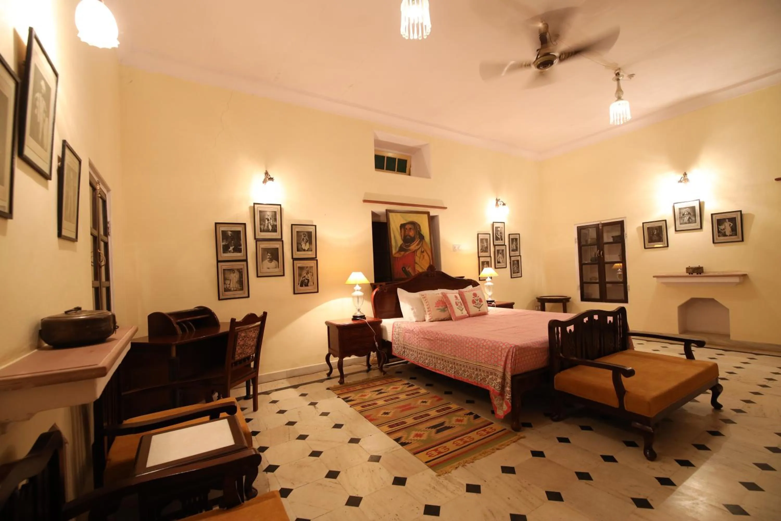 Bedroom, Bed in Roop Niwas Kothi, Near Mandawa