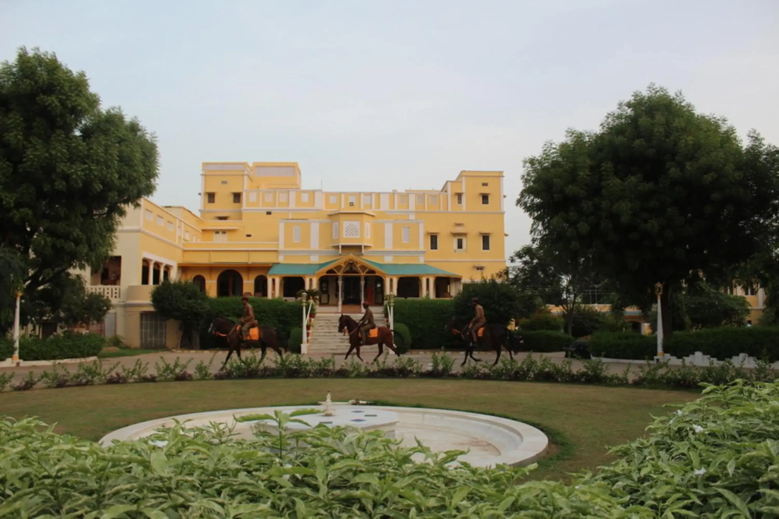 Facade/entrance in Roop Niwas Kothi, Near Mandawa Facade/entrance in Roop Niwas Kothi, Near Mandawa