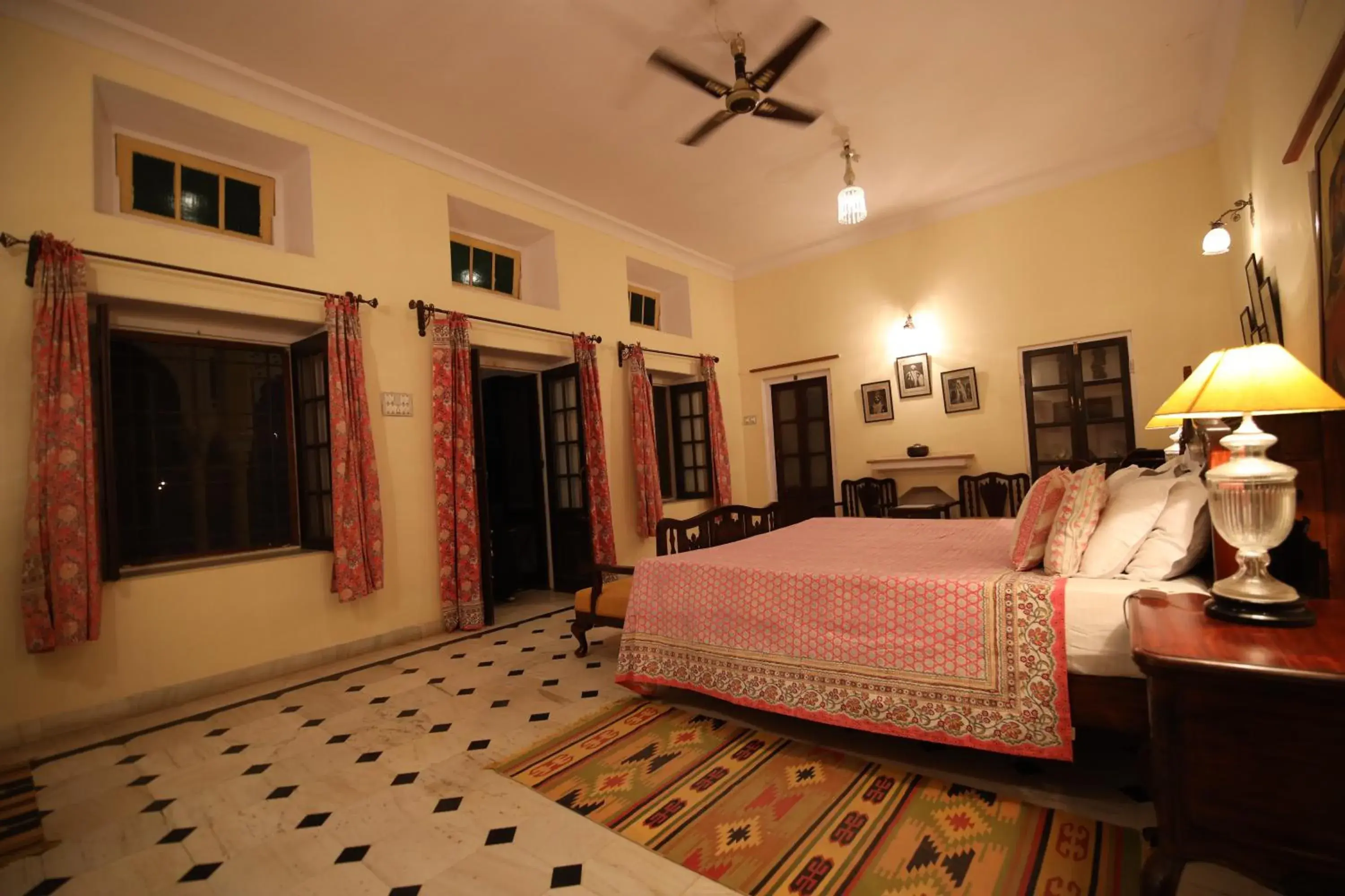 Bed in Roop Niwas Kothi, Near Mandawa Bed in Roop Niwas Kothi, Near Mandawa
