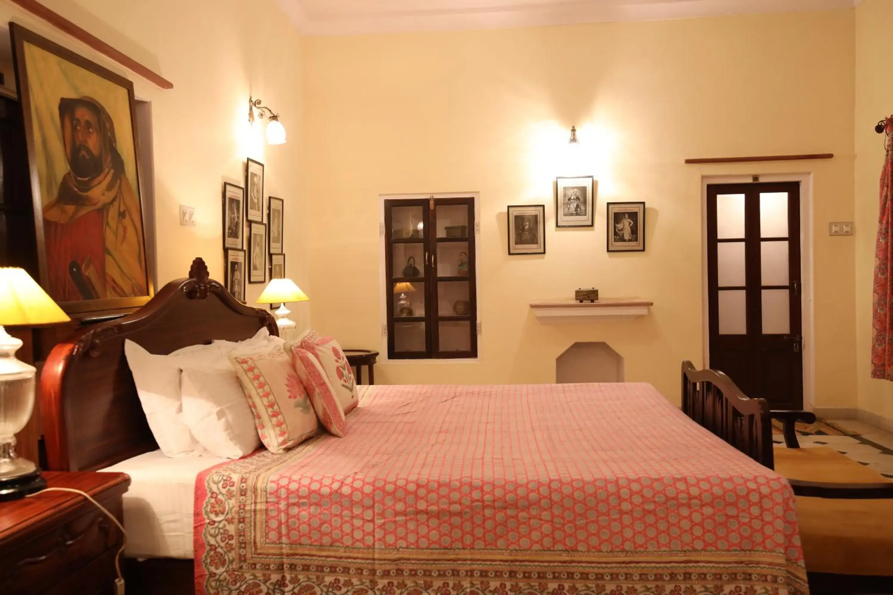 Bedroom, Bed in Roop Niwas Kothi, Near Mandawa Bedroom, Bed in Roop Niwas Kothi, Near Mandawa