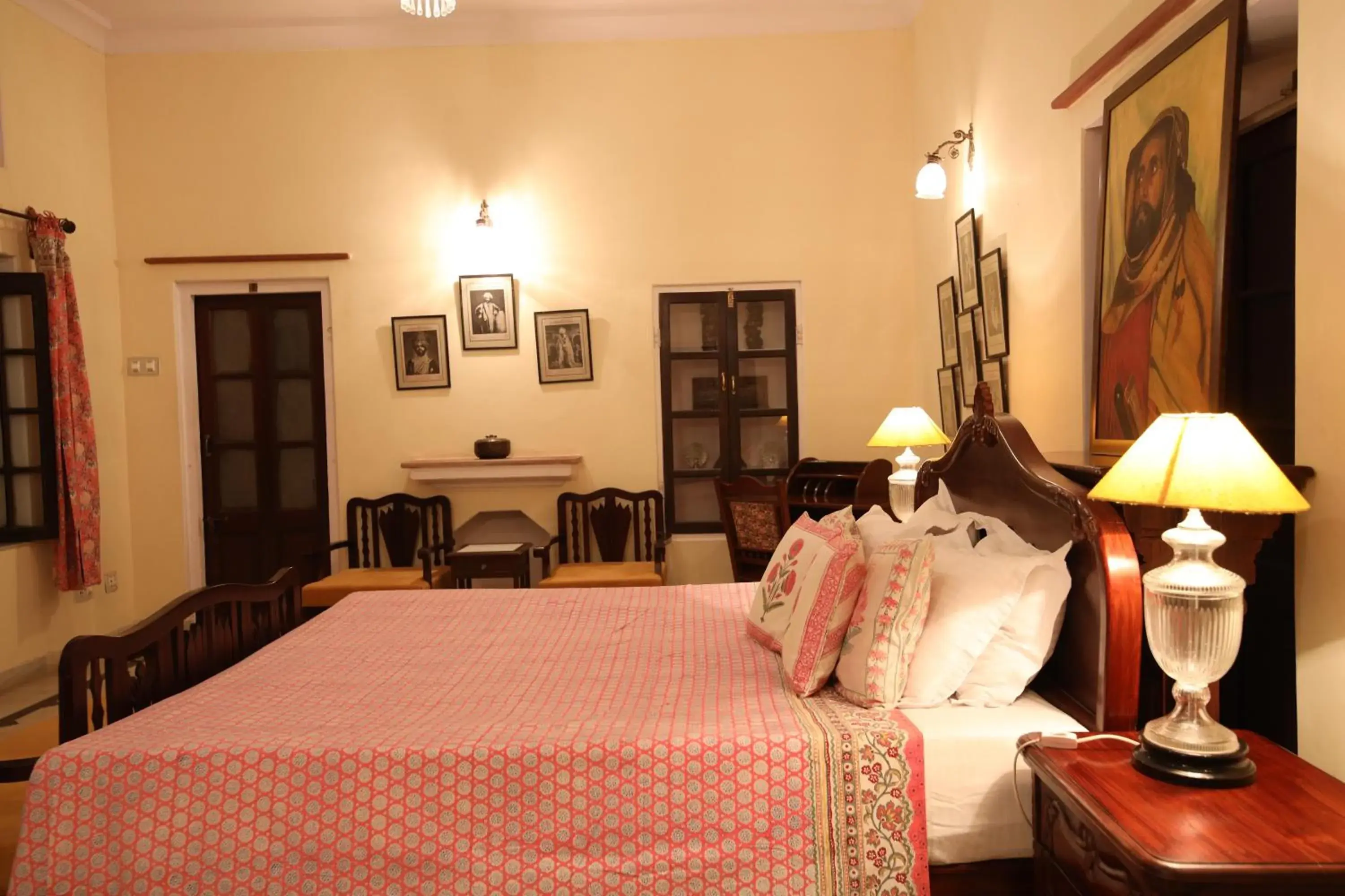 Bed in Roop Niwas Kothi, Near Mandawa Bed in Roop Niwas Kothi, Near Mandawa