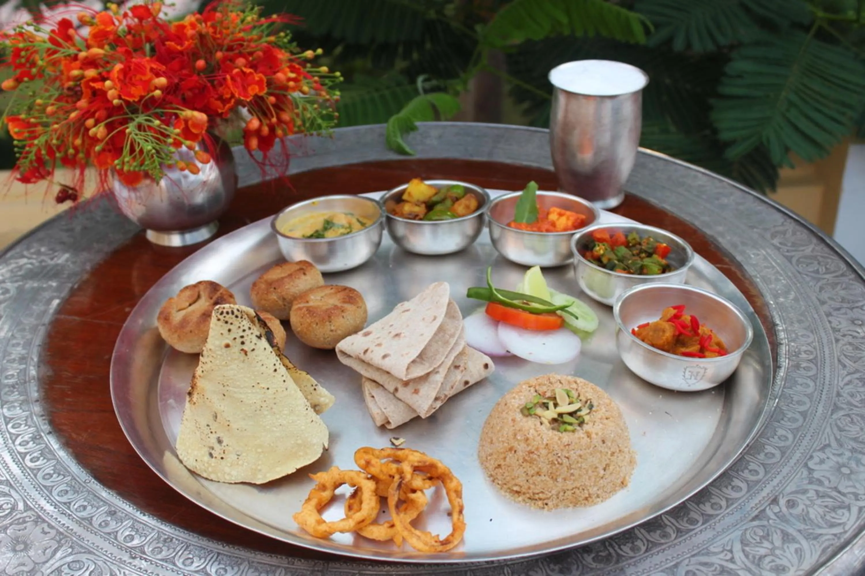 Lunch in Roop Niwas Kothi, Near Mandawa