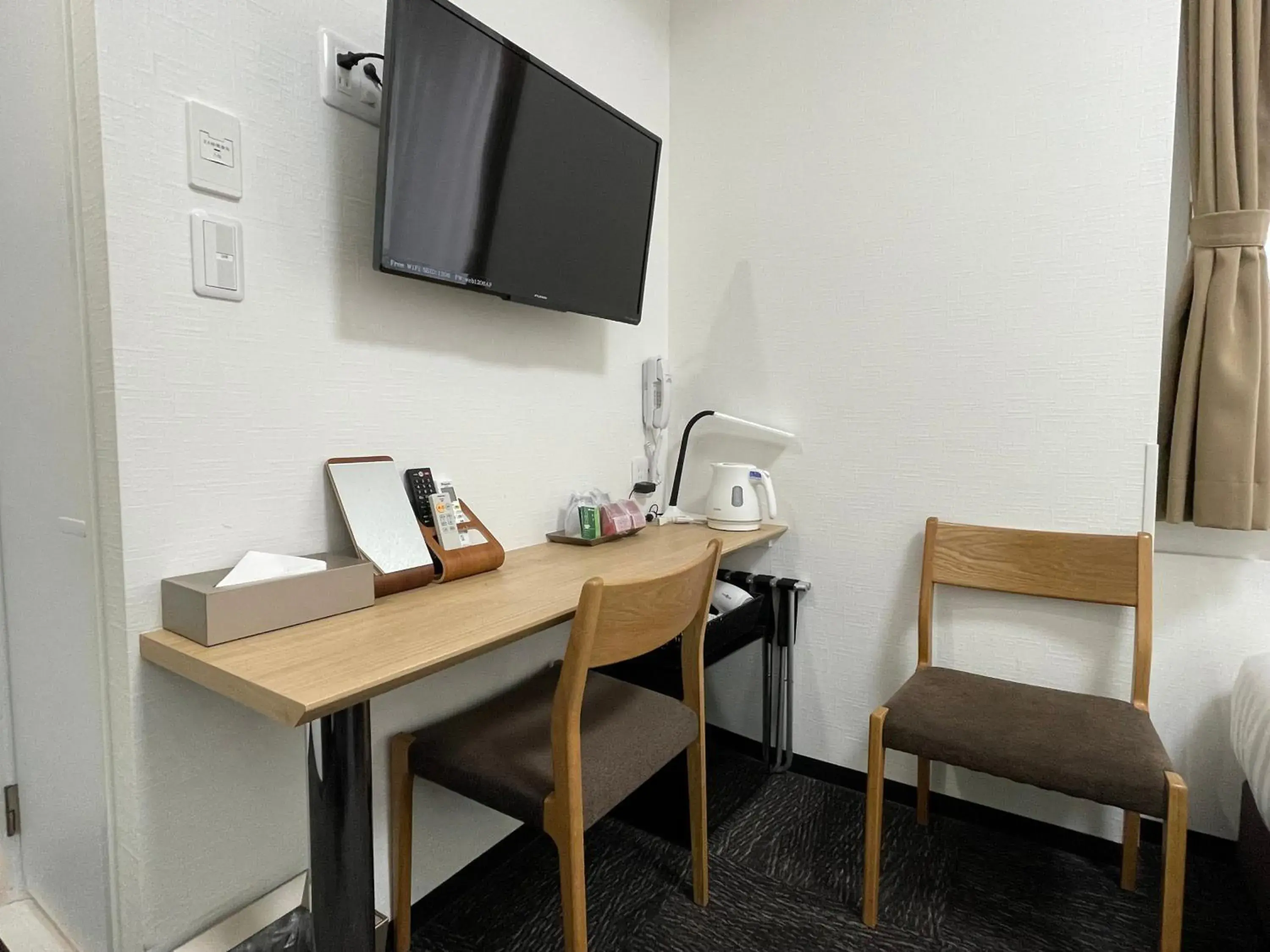 Photo of the whole room in Ueno Urban Hotel Annex Photo of the whole room in Ueno Urban Hotel Annex