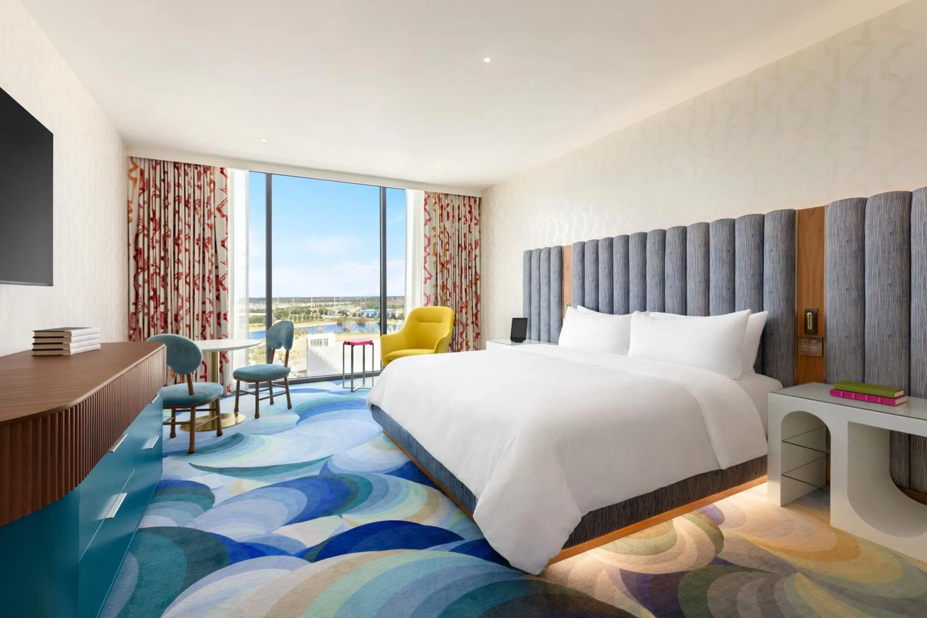 TV and multimedia, Bed in Lake Nona Wave Hotel