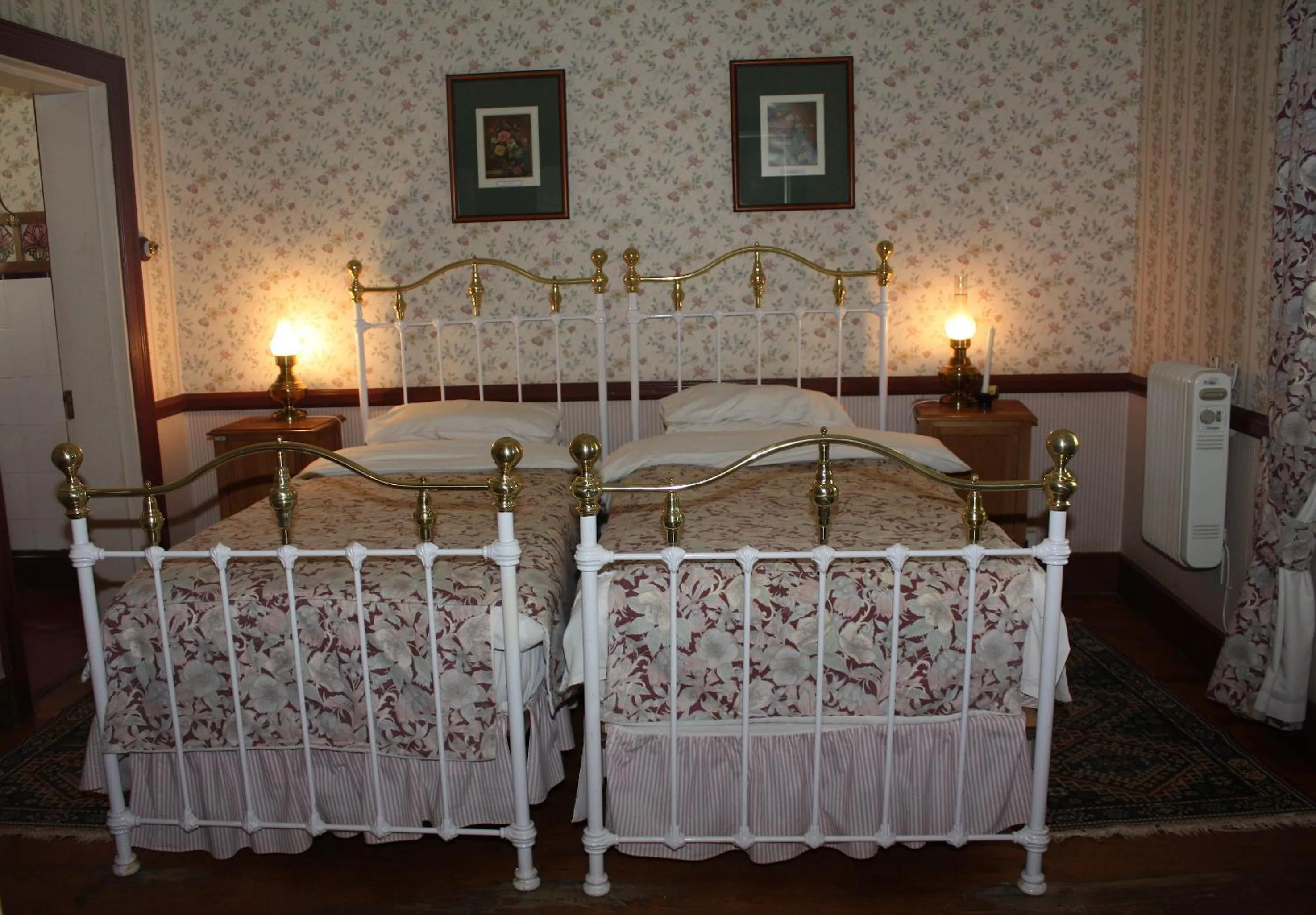 Bed in The Royal Hotel Pilgrims Rest