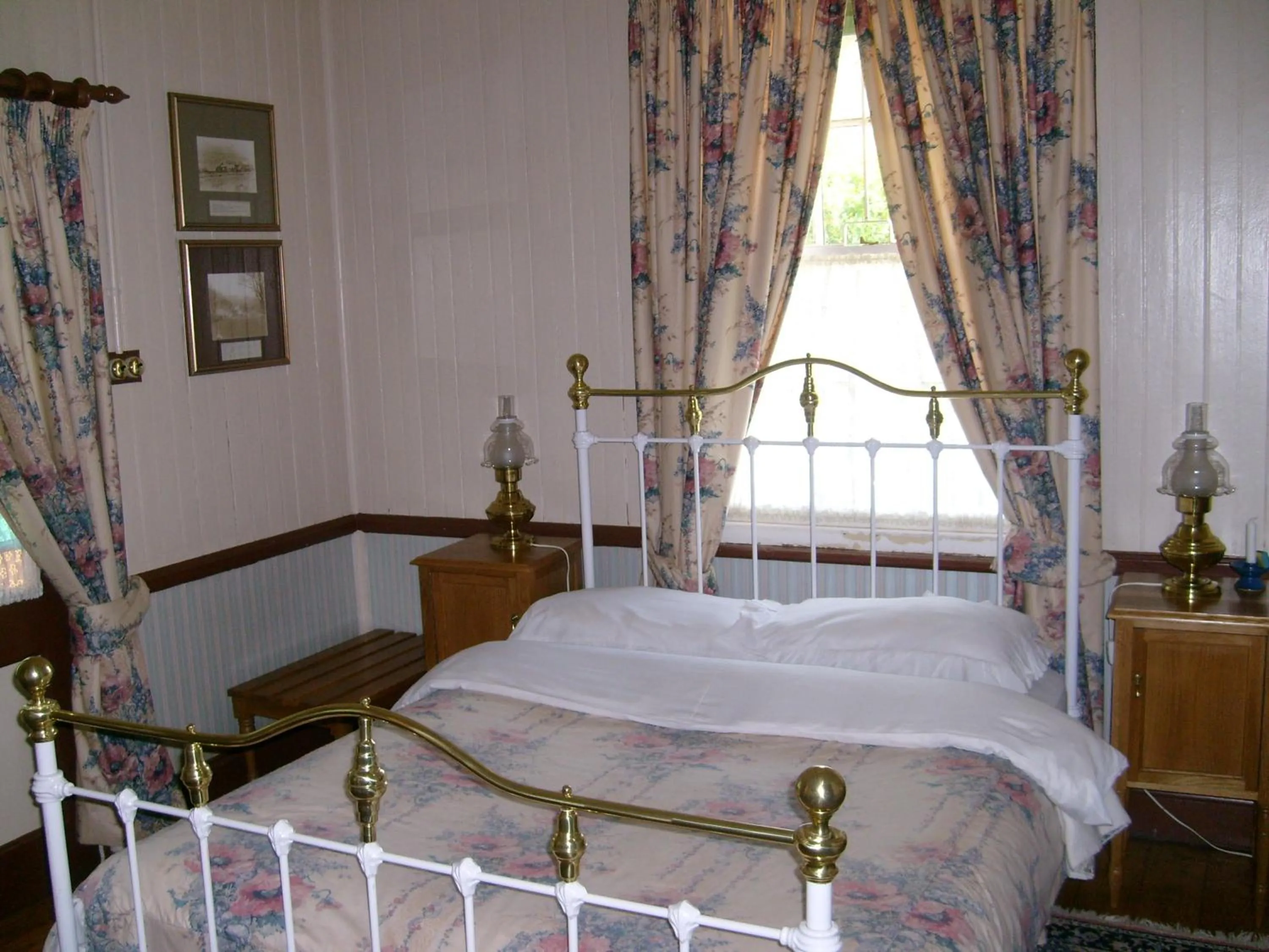 Bed in The Royal Hotel Pilgrims Rest