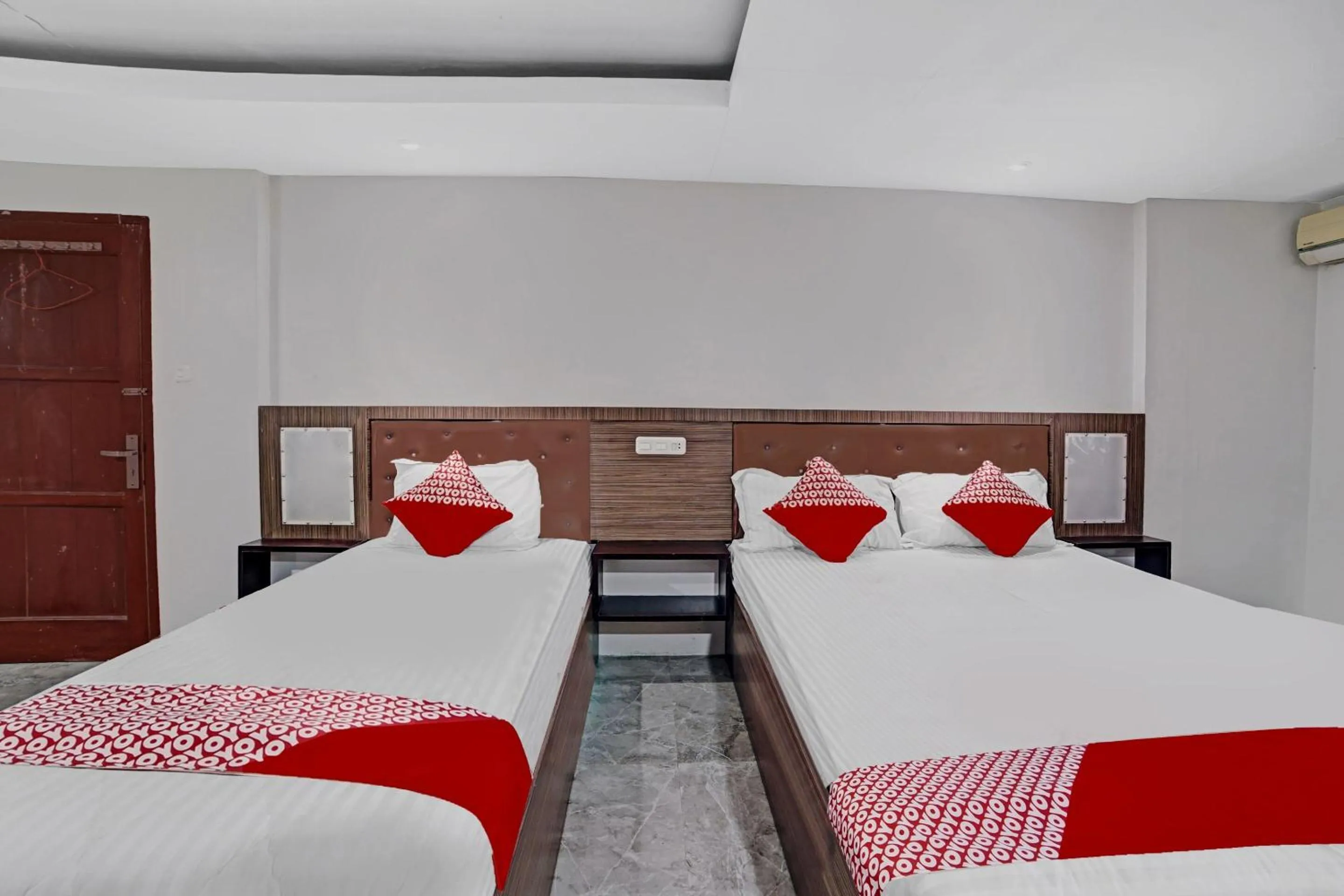 Bedroom, Bed in Hotel O Wisma Kuta Karang Baru