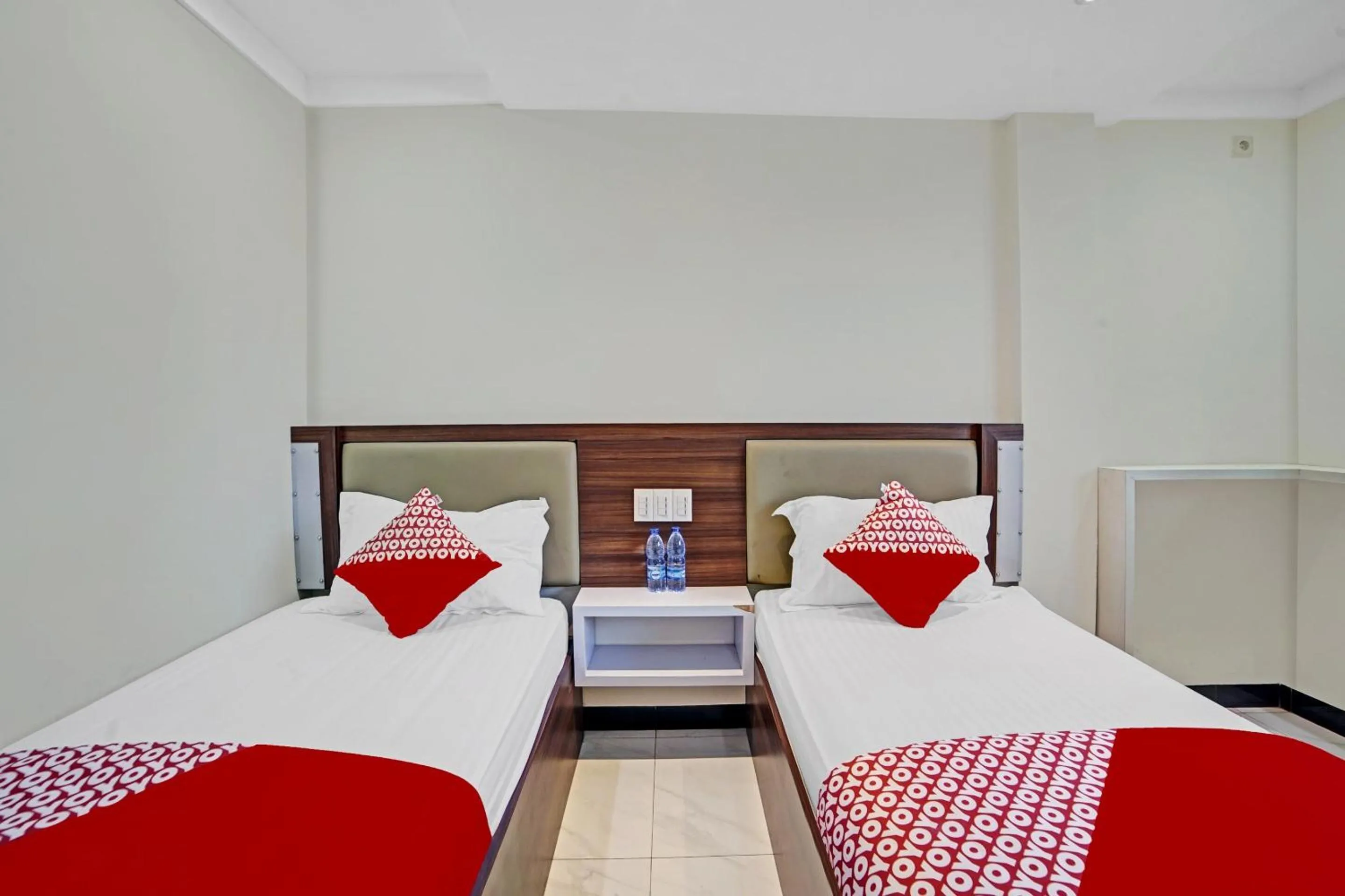 Bedroom, Bed in Hotel O Wisma Kuta Karang Baru