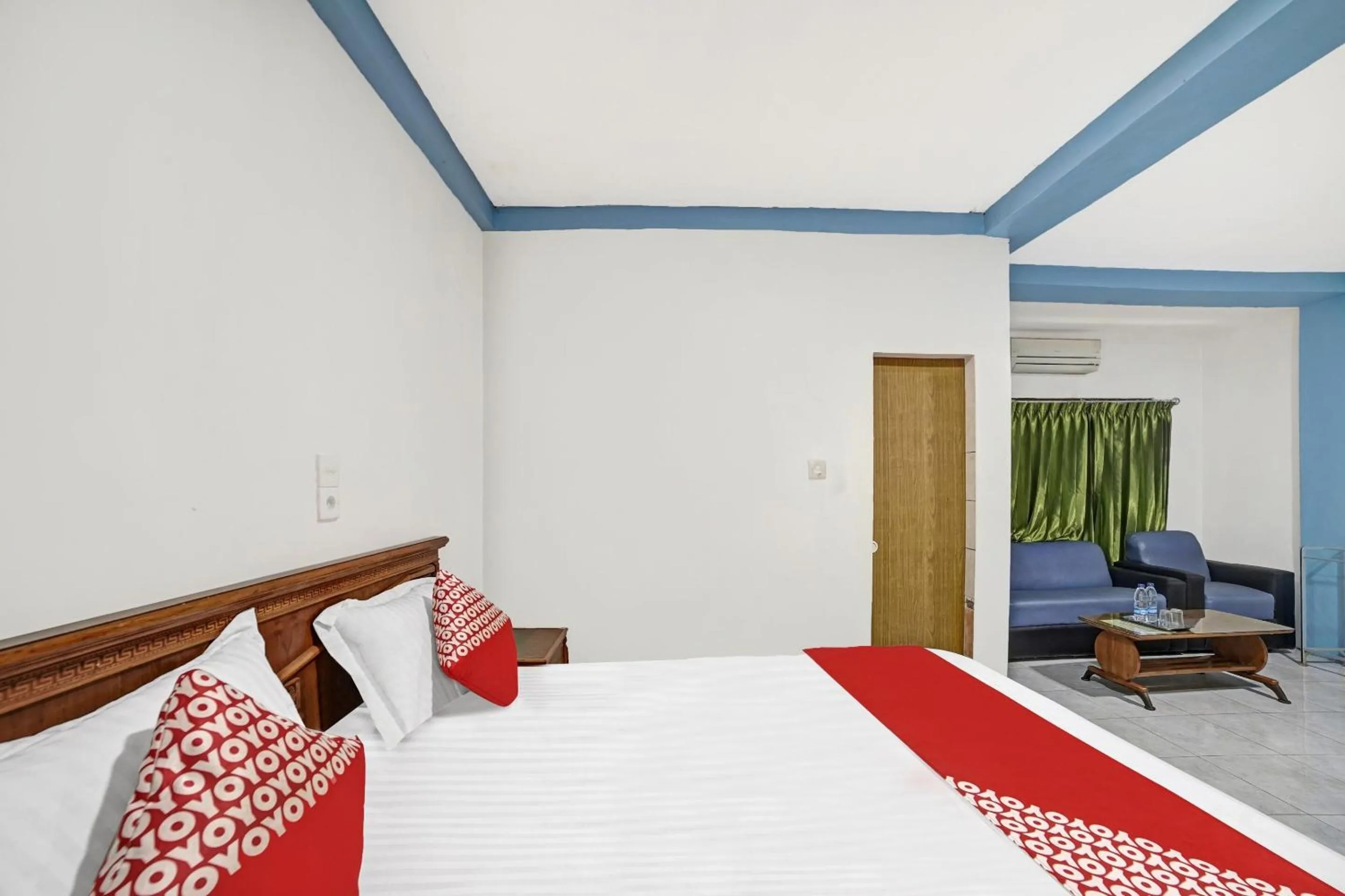 Bedroom, Bed in Hotel O Wisma Kuta Karang Baru