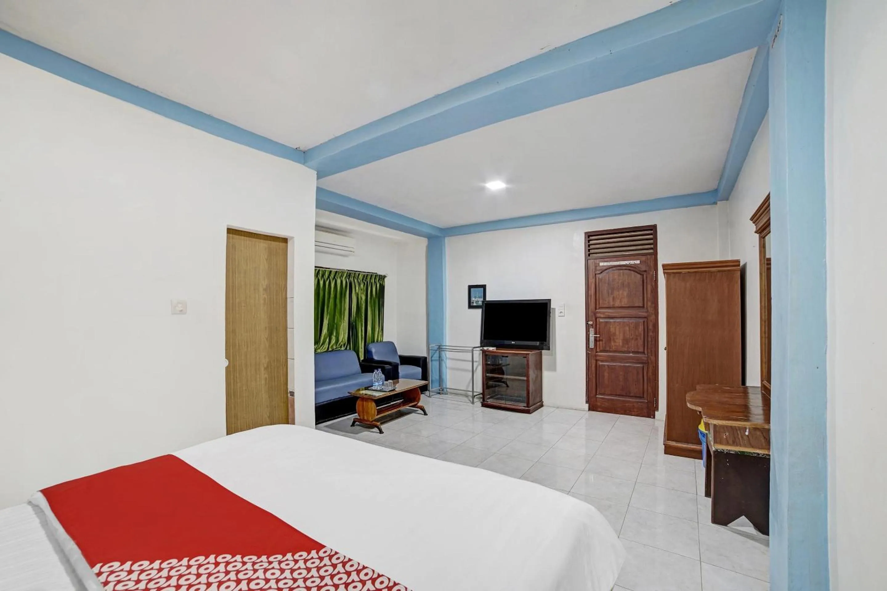 Bedroom, Bed in Hotel O Wisma Kuta Karang Baru