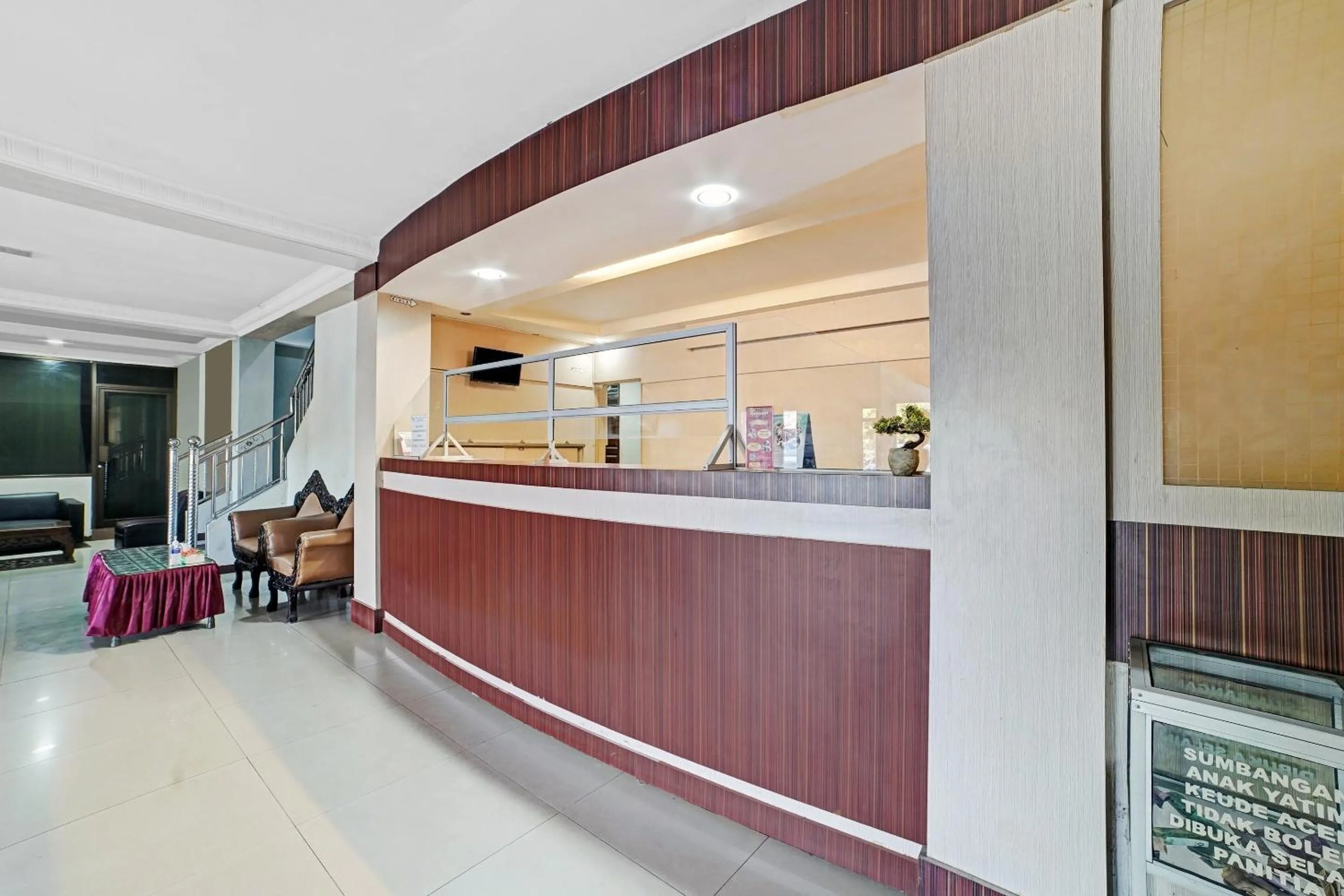 Lobby or reception in Hotel O Wisma Kuta Karang Baru