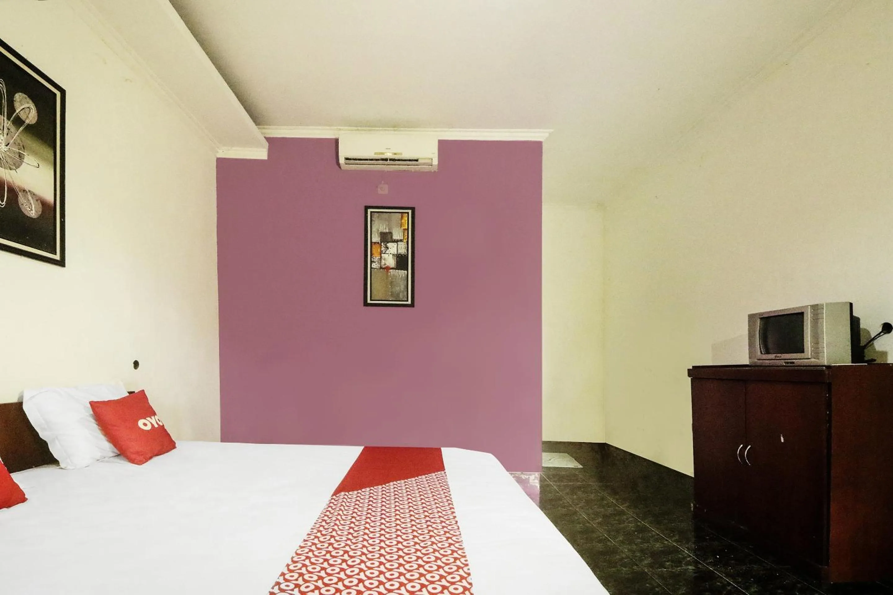 Bedroom, Bed in Hotel O Nyi Rindang Near Puskesmas Jekan Raya