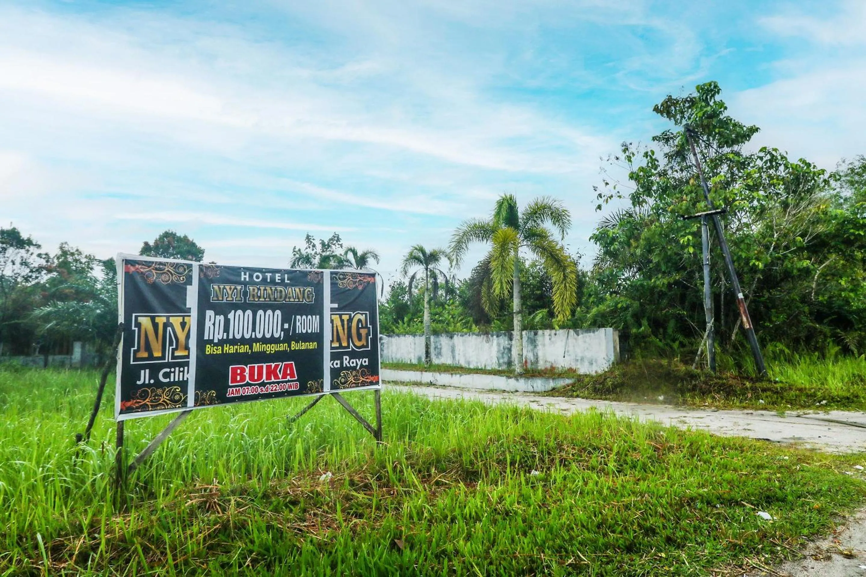 Facade/entrance in Hotel O Nyi Rindang Near Puskesmas Jekan Raya