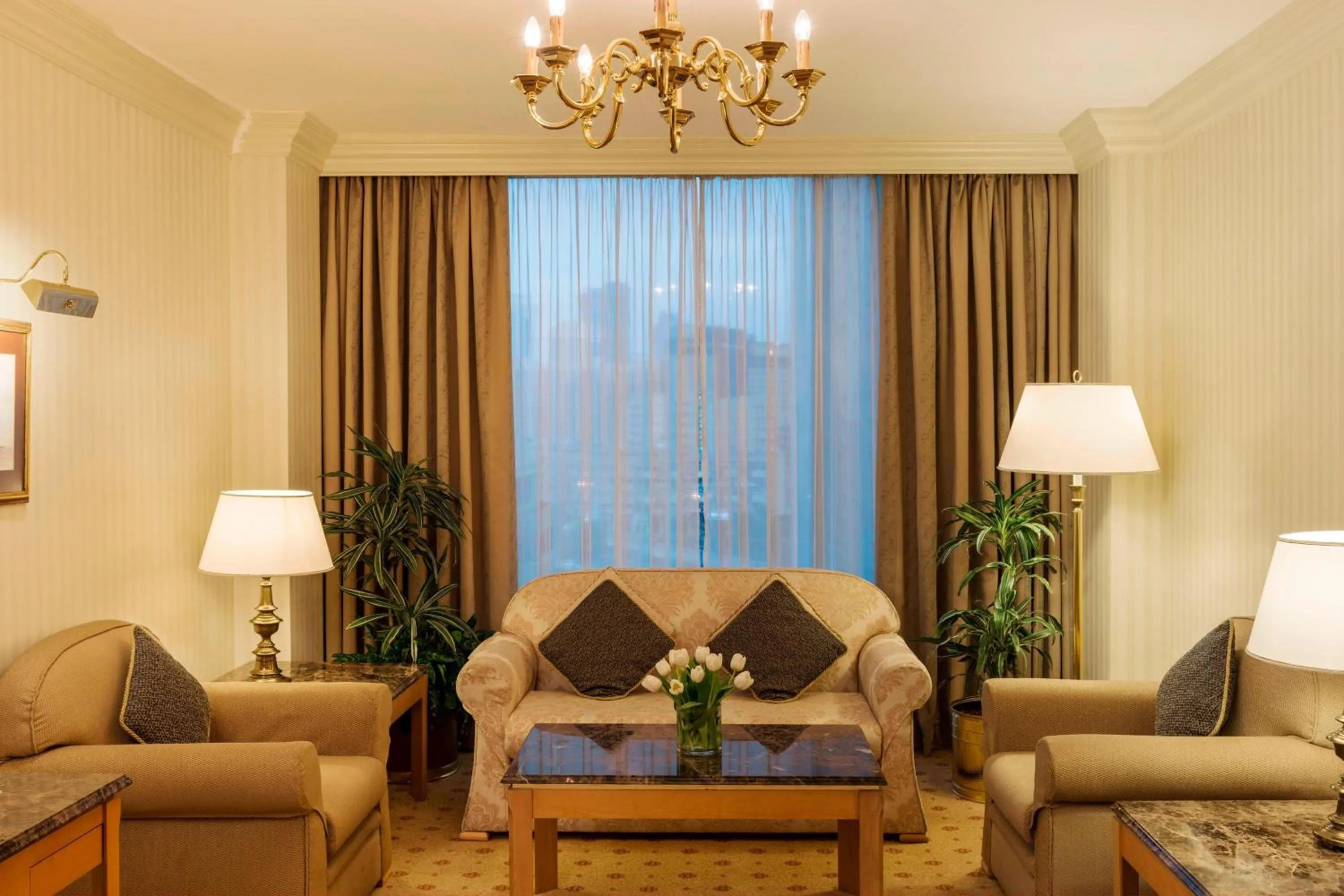 Lounge or bar in Sheraton Kuwait, a Luxury Collection Hotel, Kuwait City