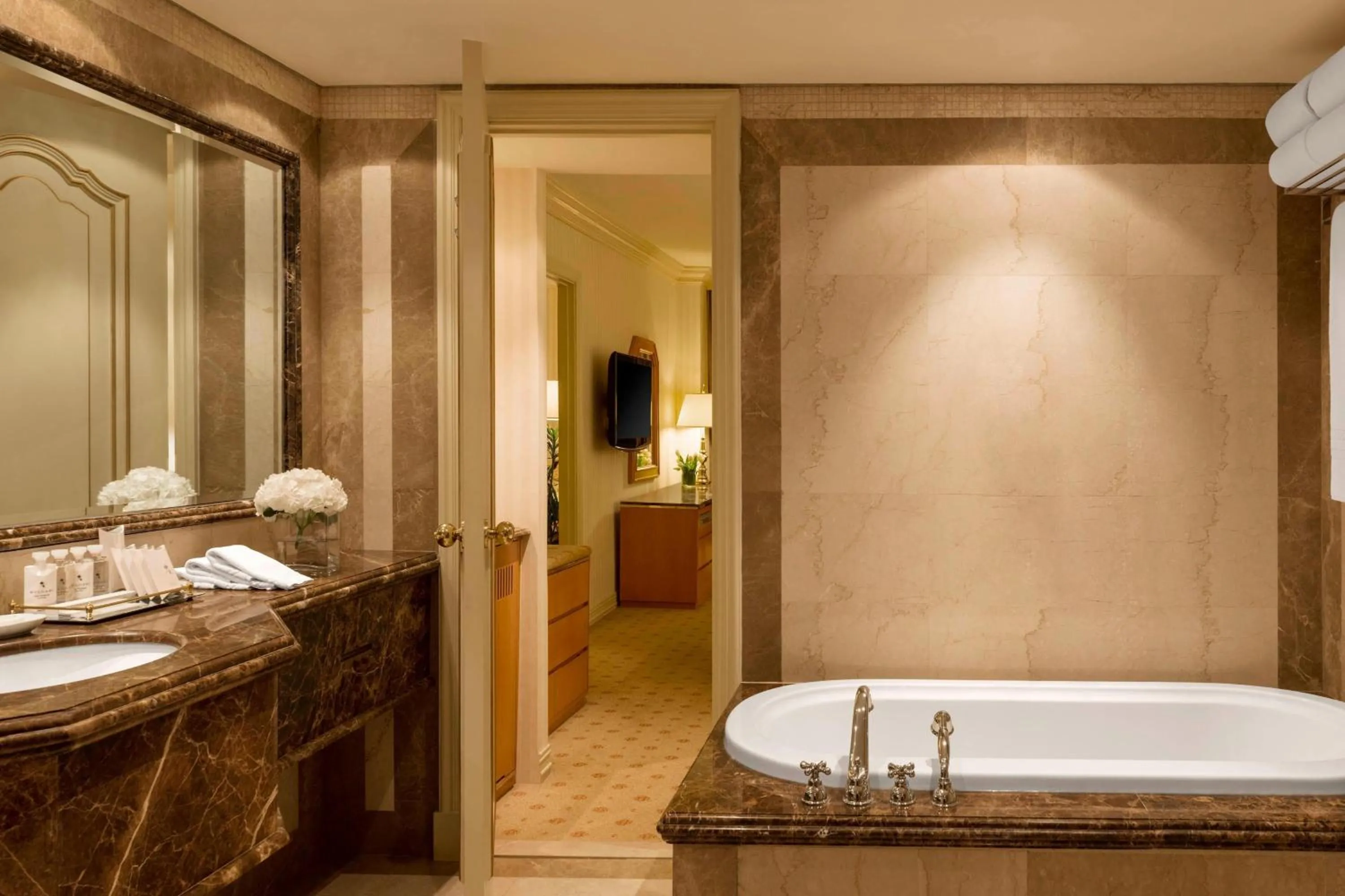 Bathroom, Bed in Sheraton Kuwait, a Luxury Collection Hotel, Kuwait City
