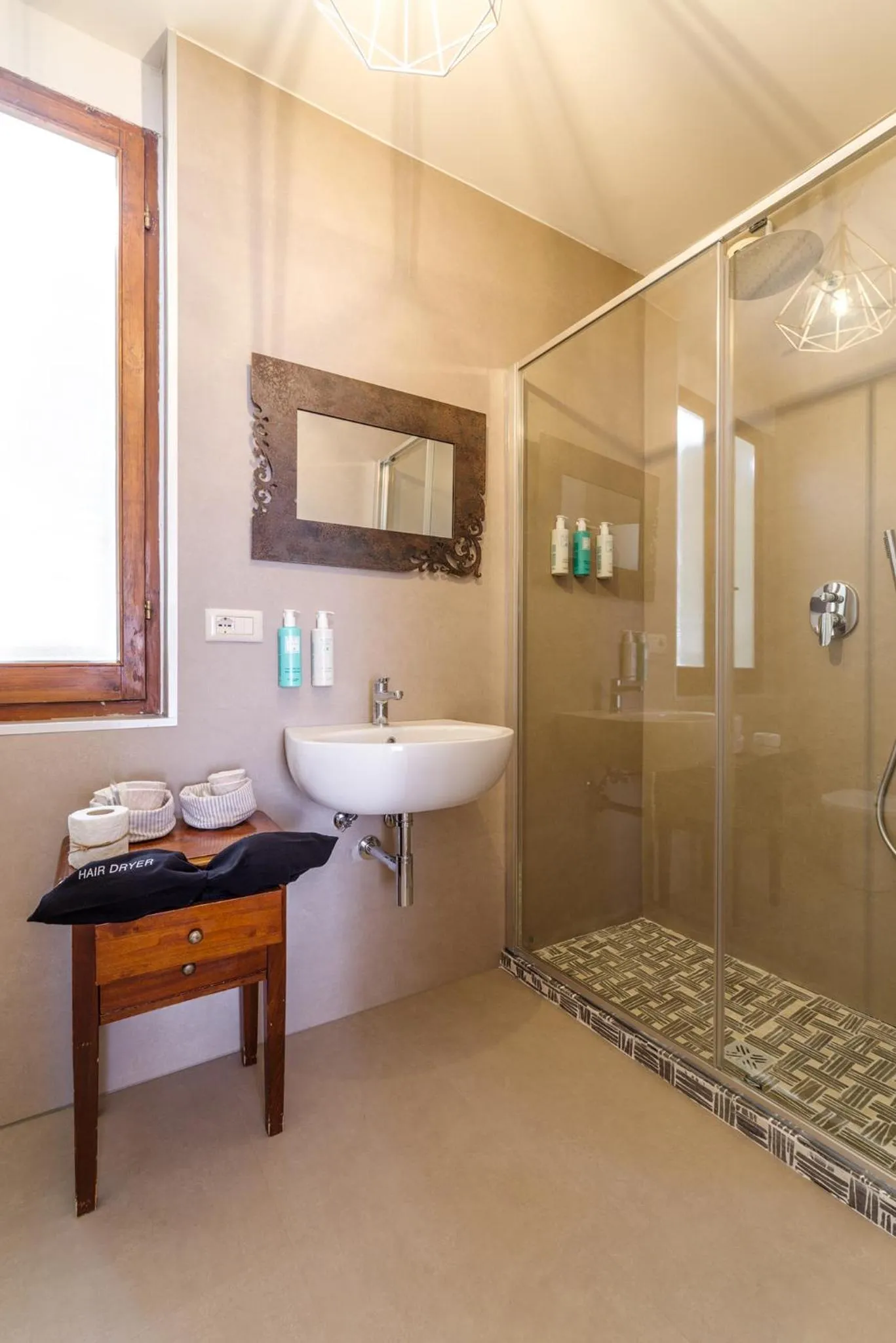 Shower in Aurora Boutique Hotel & Private SPA