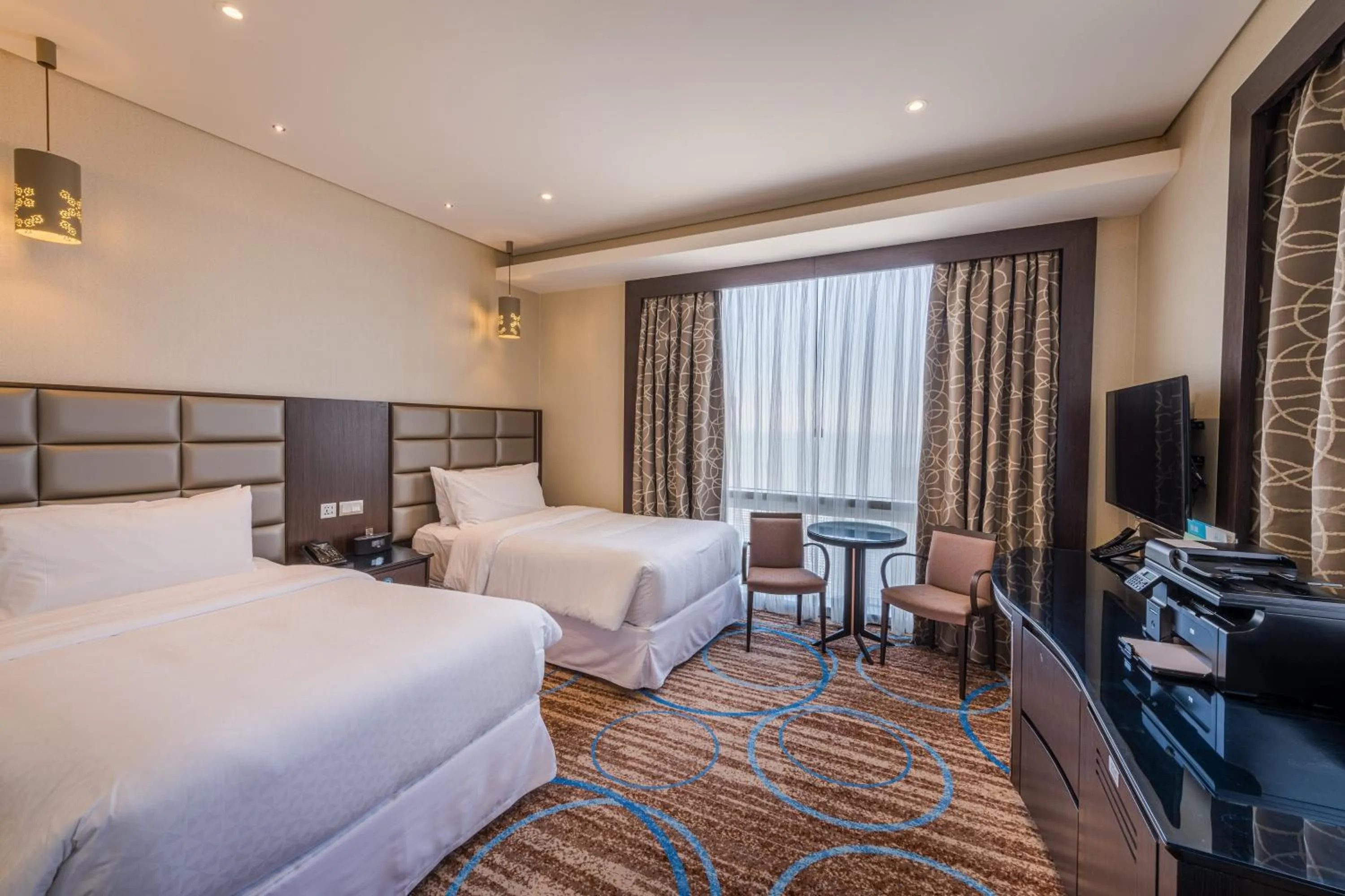 Photo of the whole room, Bed in Four Points By Sheraton Kuwait