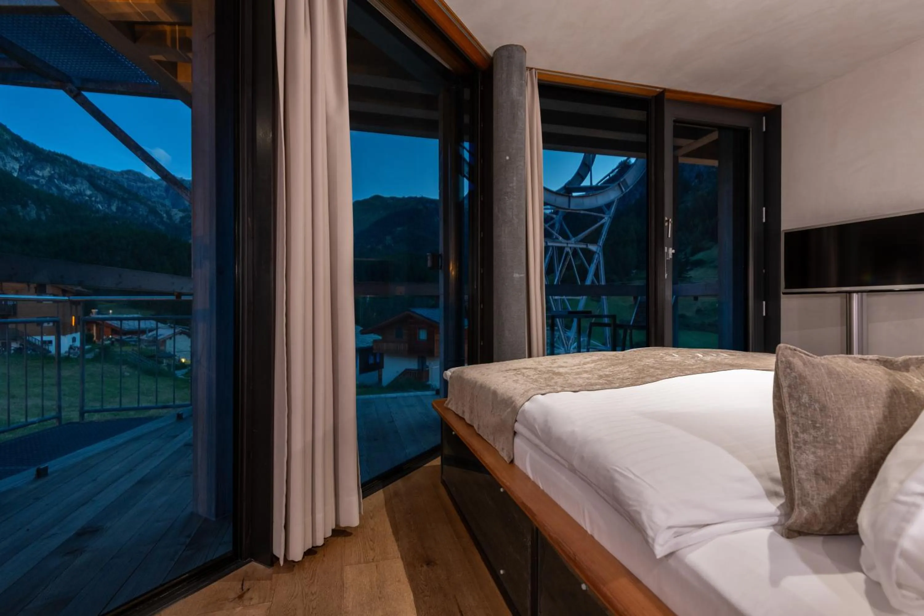 Bedroom, Bed in Matterhorn FOCUS Design Hotel