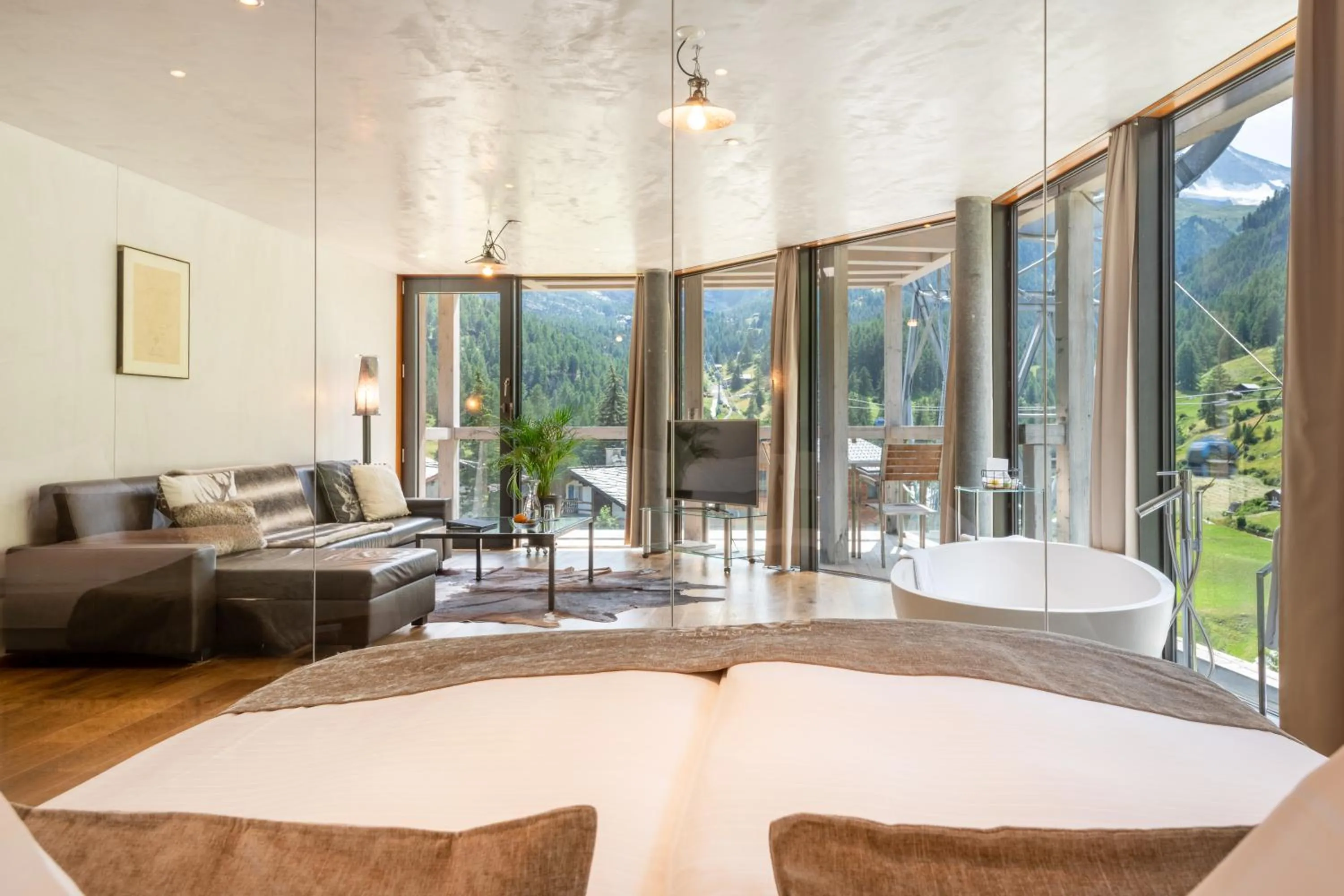 Bedroom, Bed in Matterhorn FOCUS Design Hotel