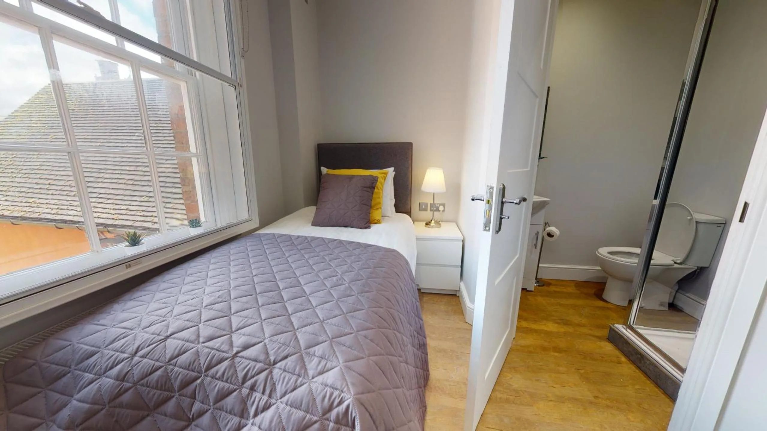 Deluxe Studio in Castle Yard Studios