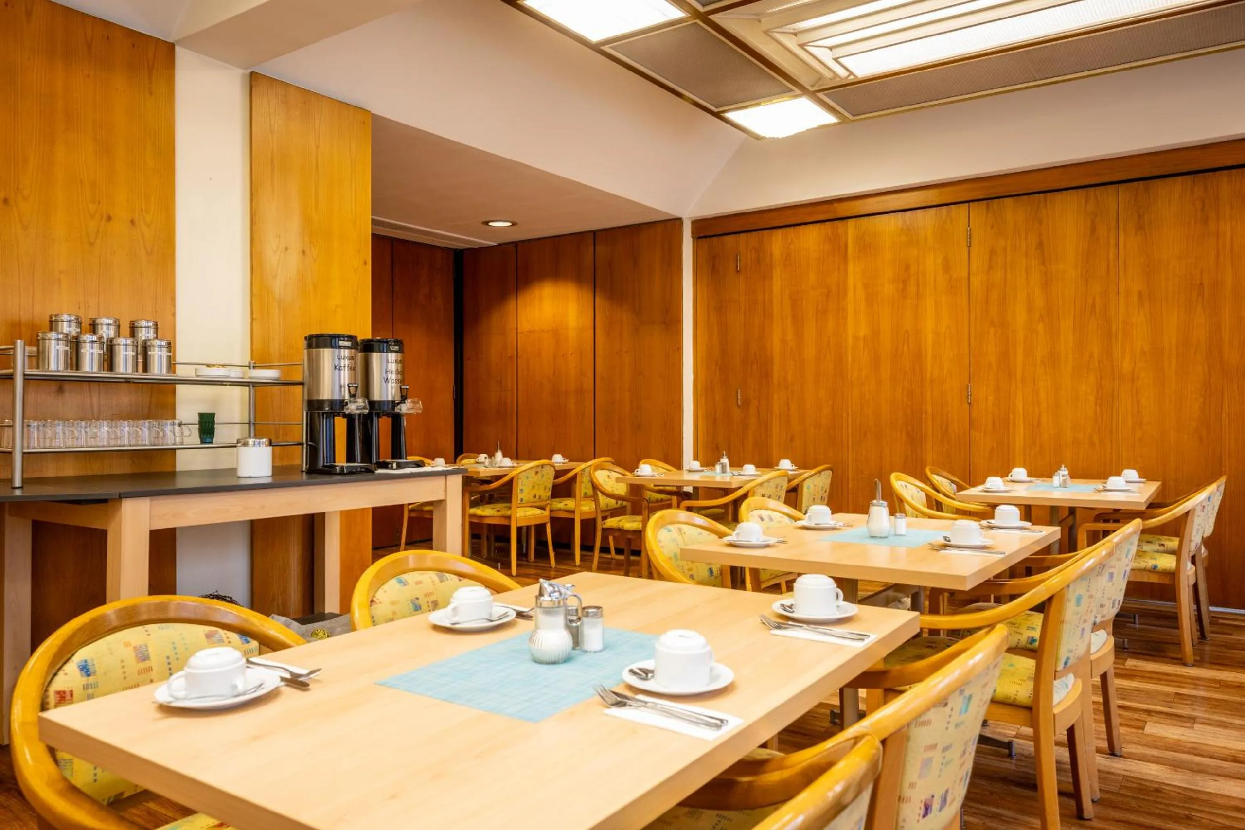 Restaurant/places to eat in Hotel Grunewald