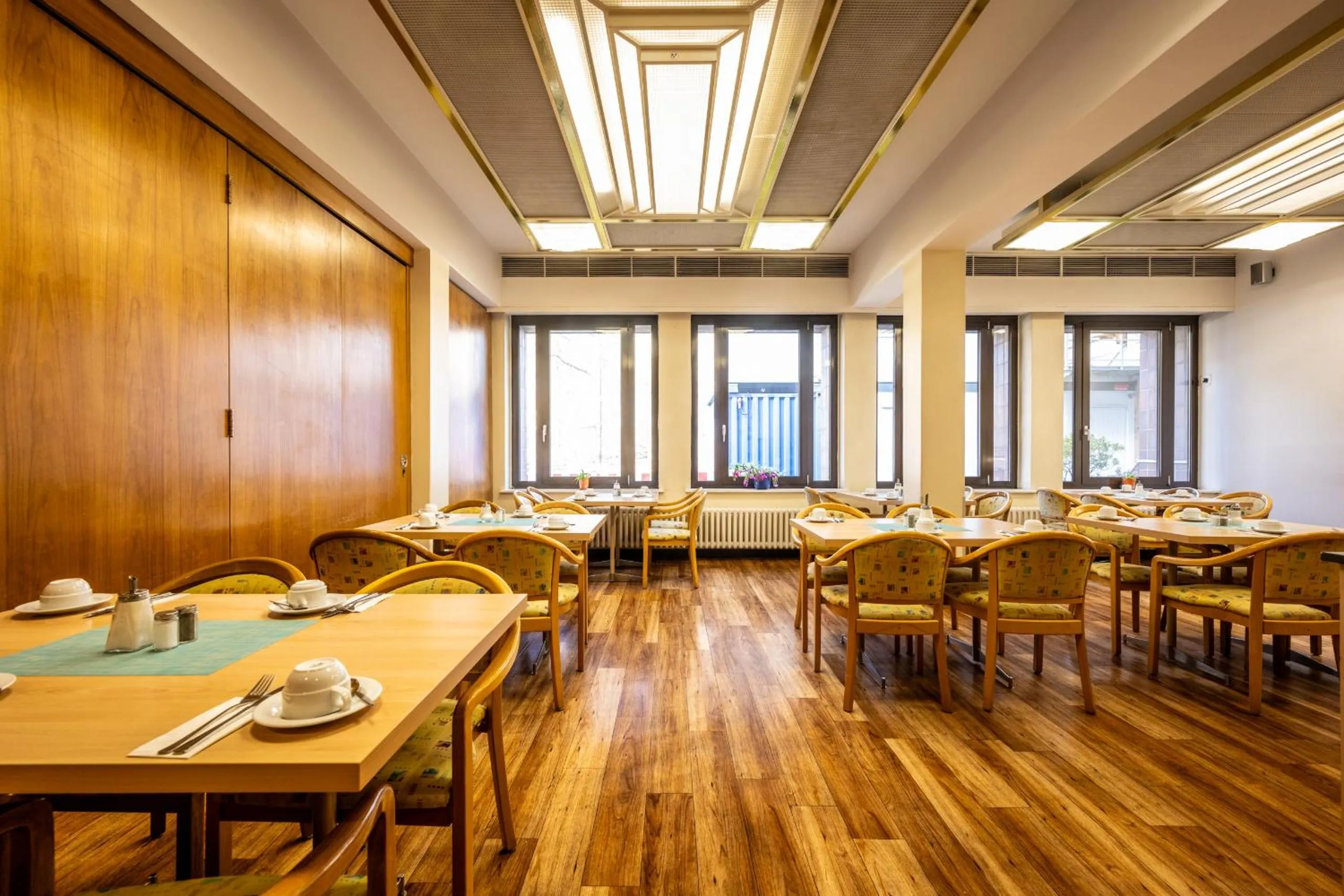 Restaurant/places to eat in Hotel Grunewald