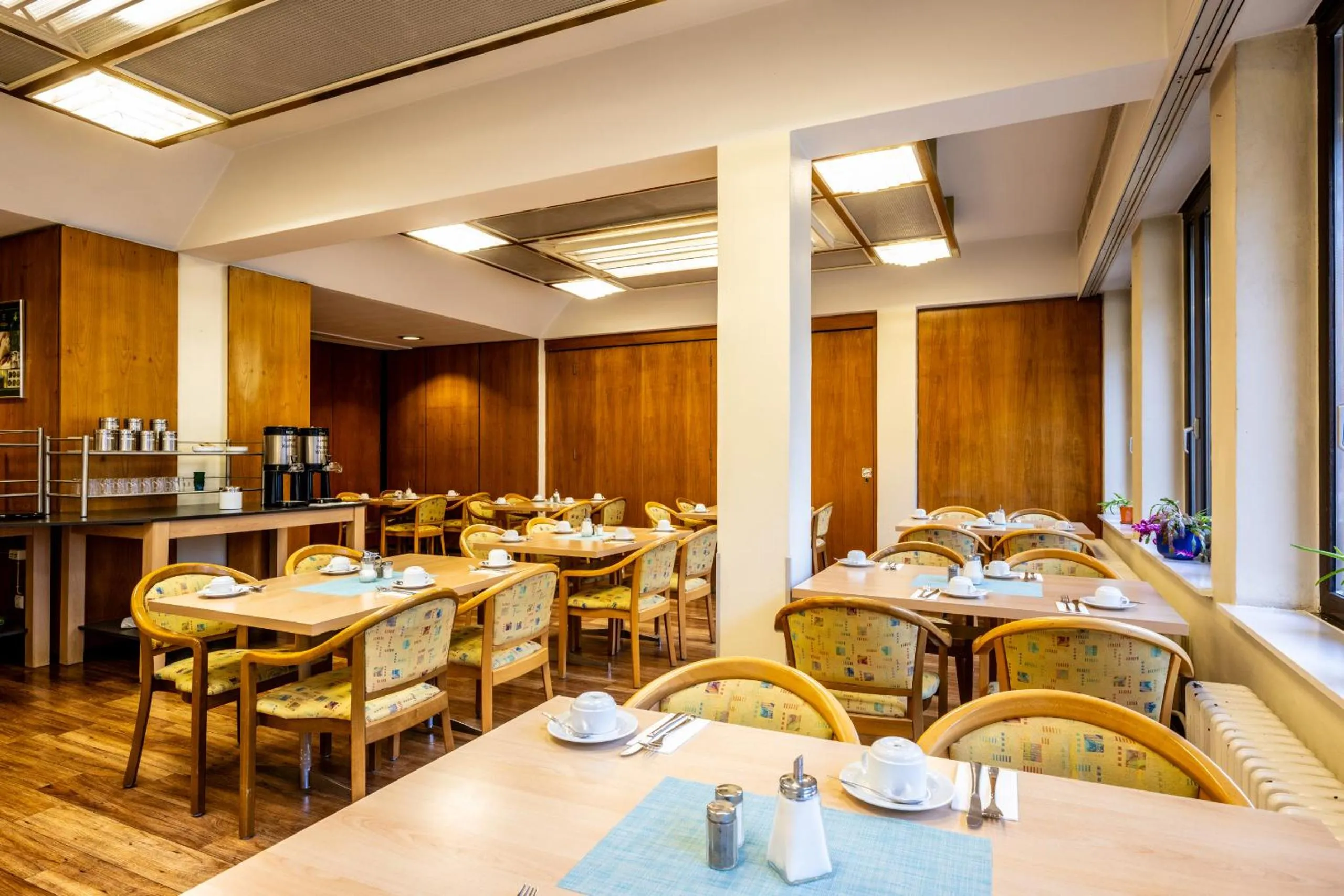 Restaurant/places to eat in Hotel Grunewald