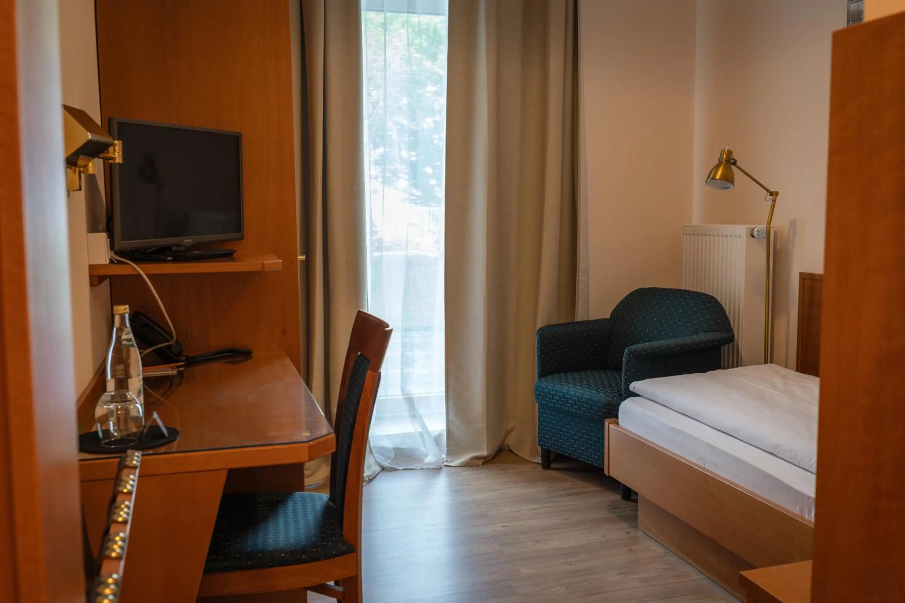 Photo of the whole room, Bed in Alpenstadthotels