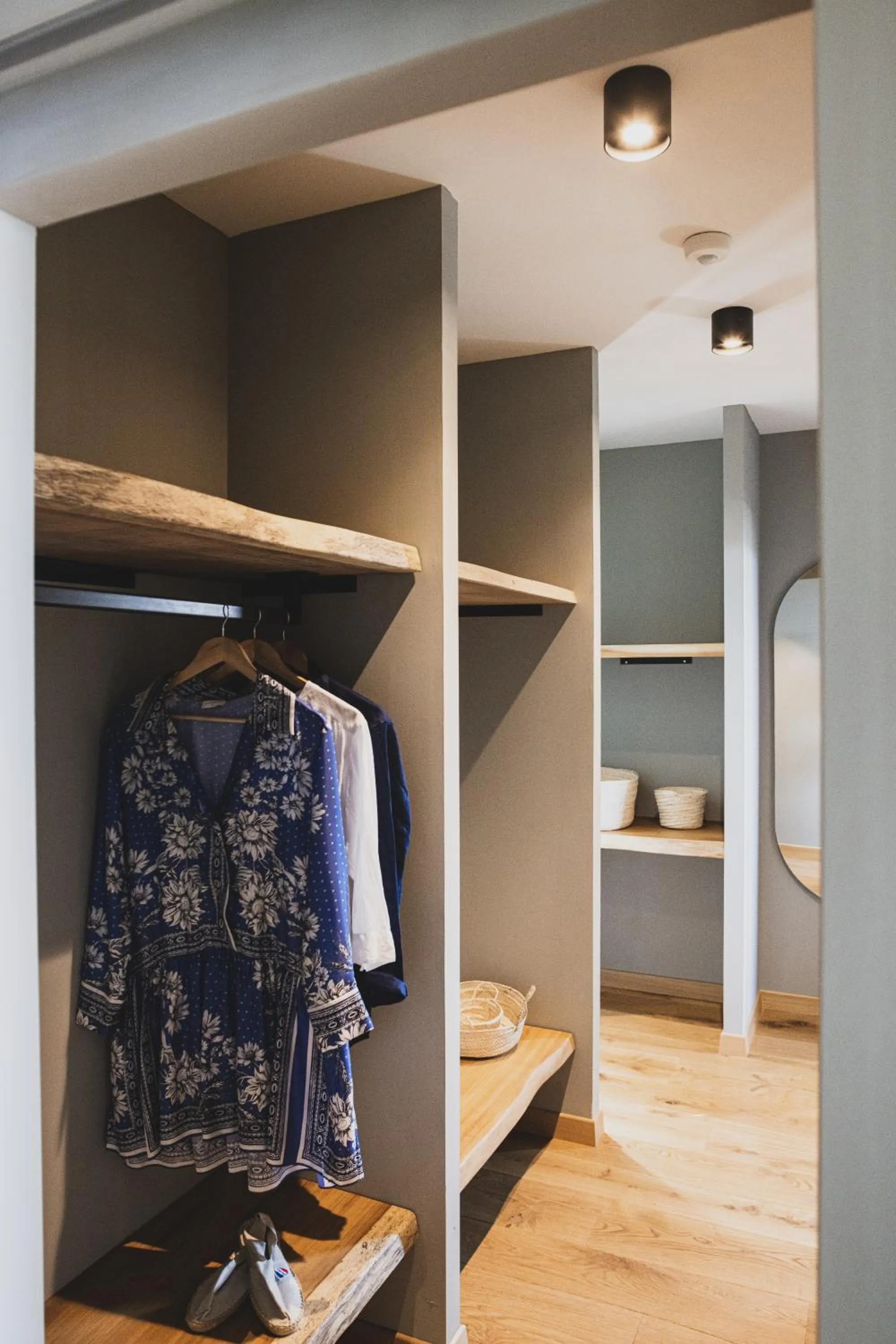 wardrobe in Le Garage Biarritz Hôtel