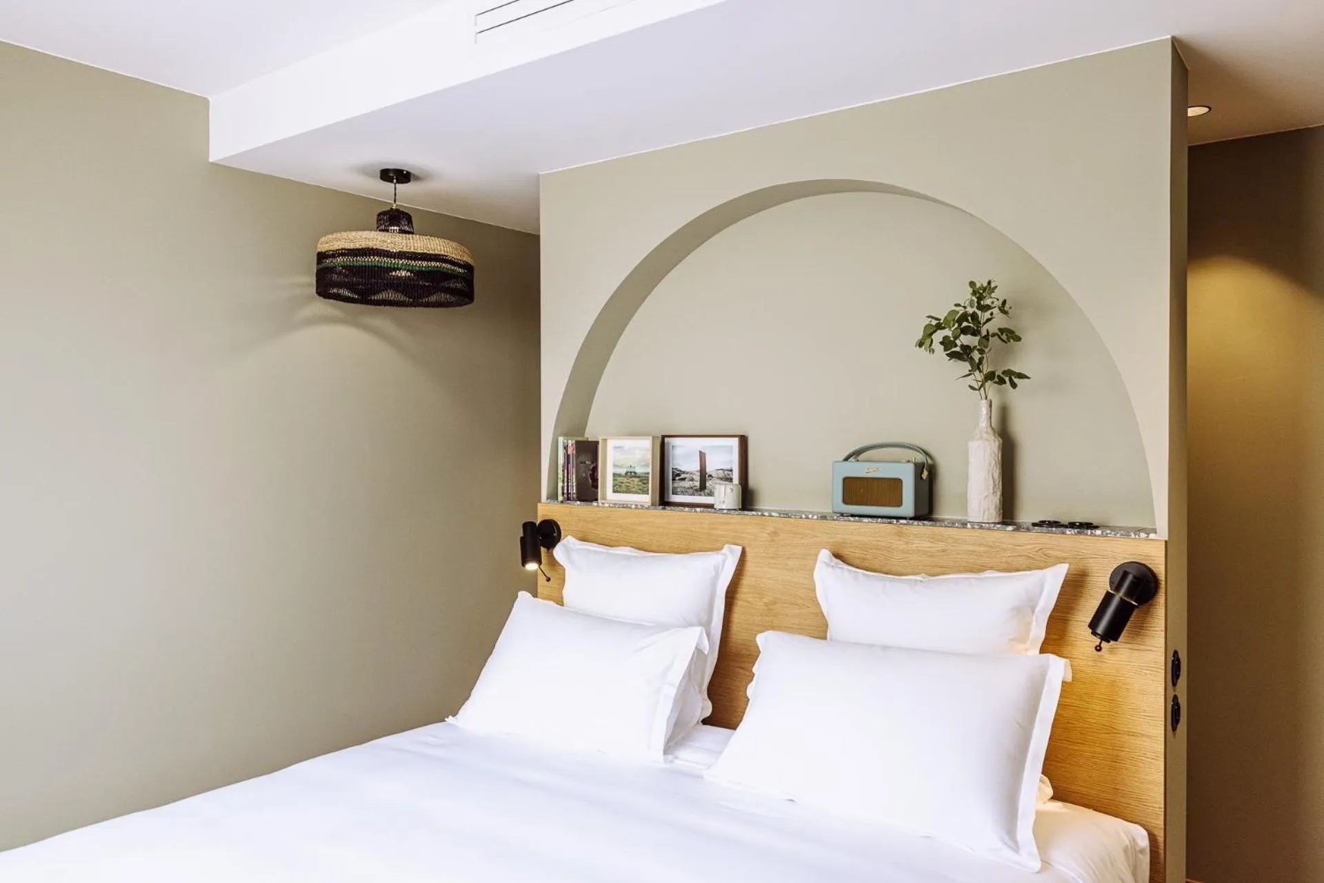 Bedroom, Bed in Le Garage Biarritz Hôtel