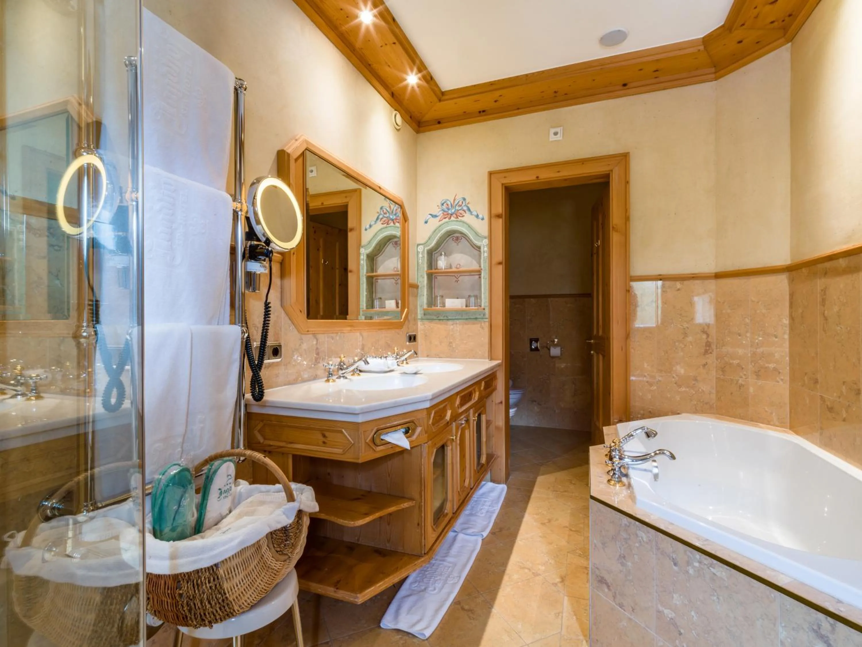 Shower in Relais&Châteaux Spa-Hotel Jagdhof