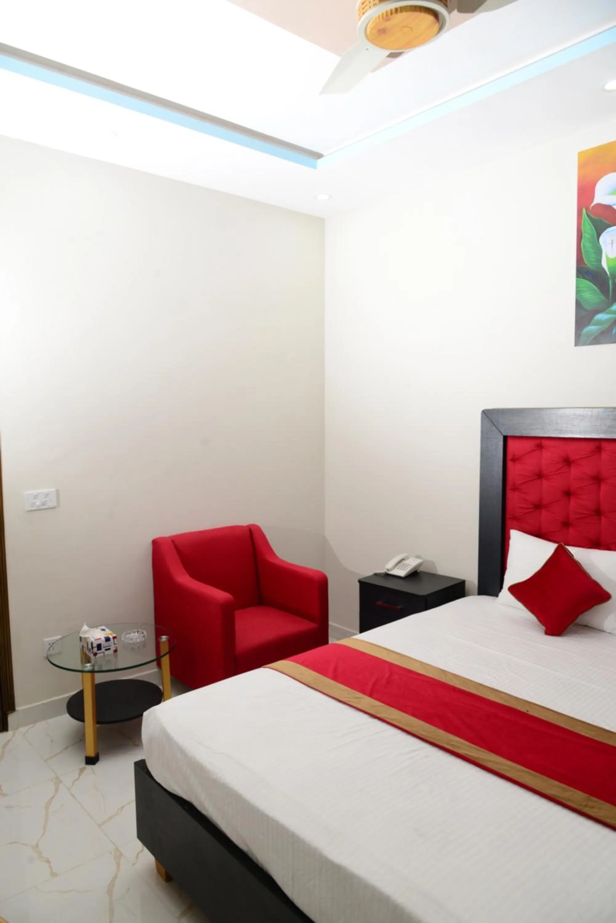 Bed in Hotel Deluxe Lahore