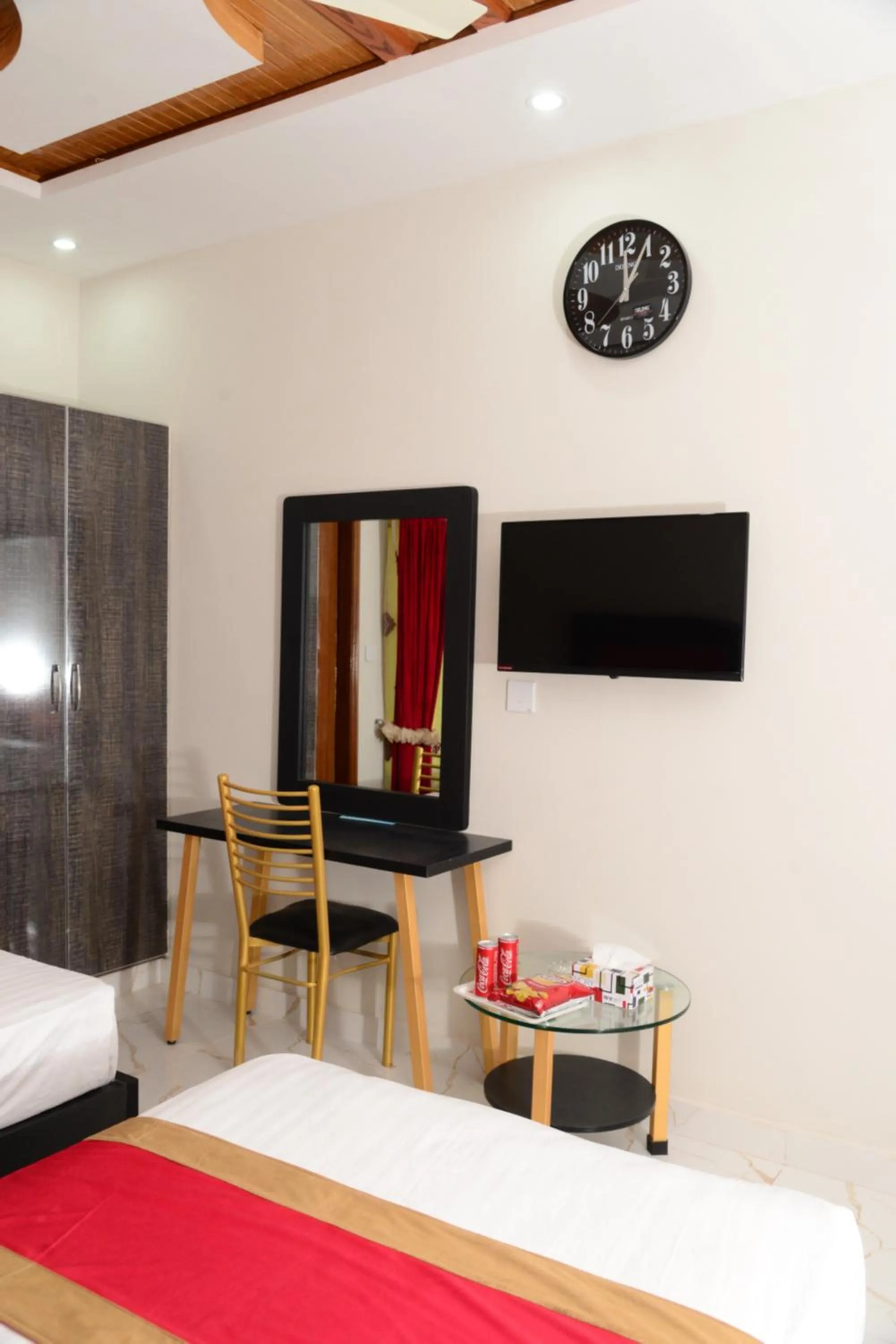 Bed in Hotel Deluxe Lahore