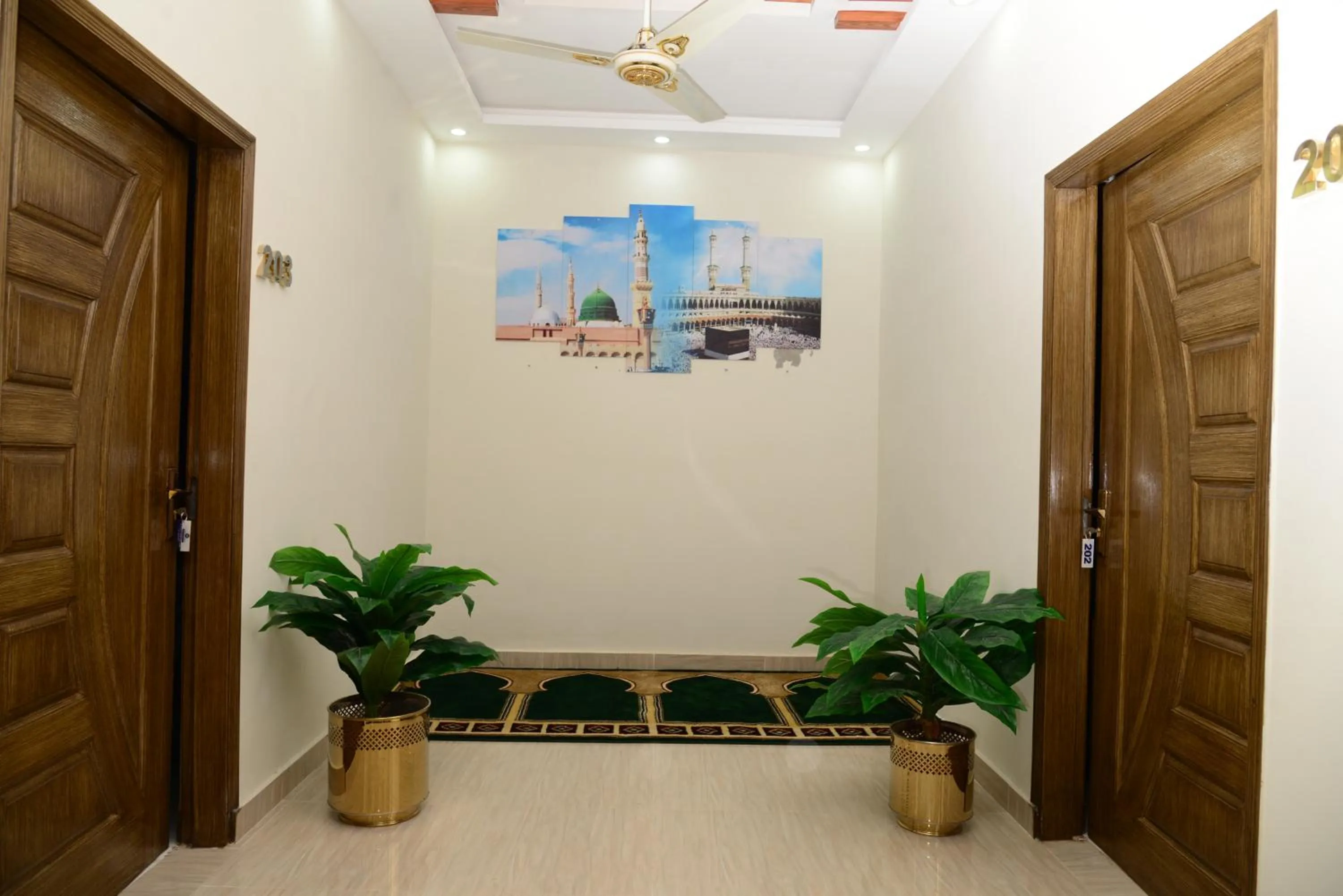 Hotel Deluxe Lahore