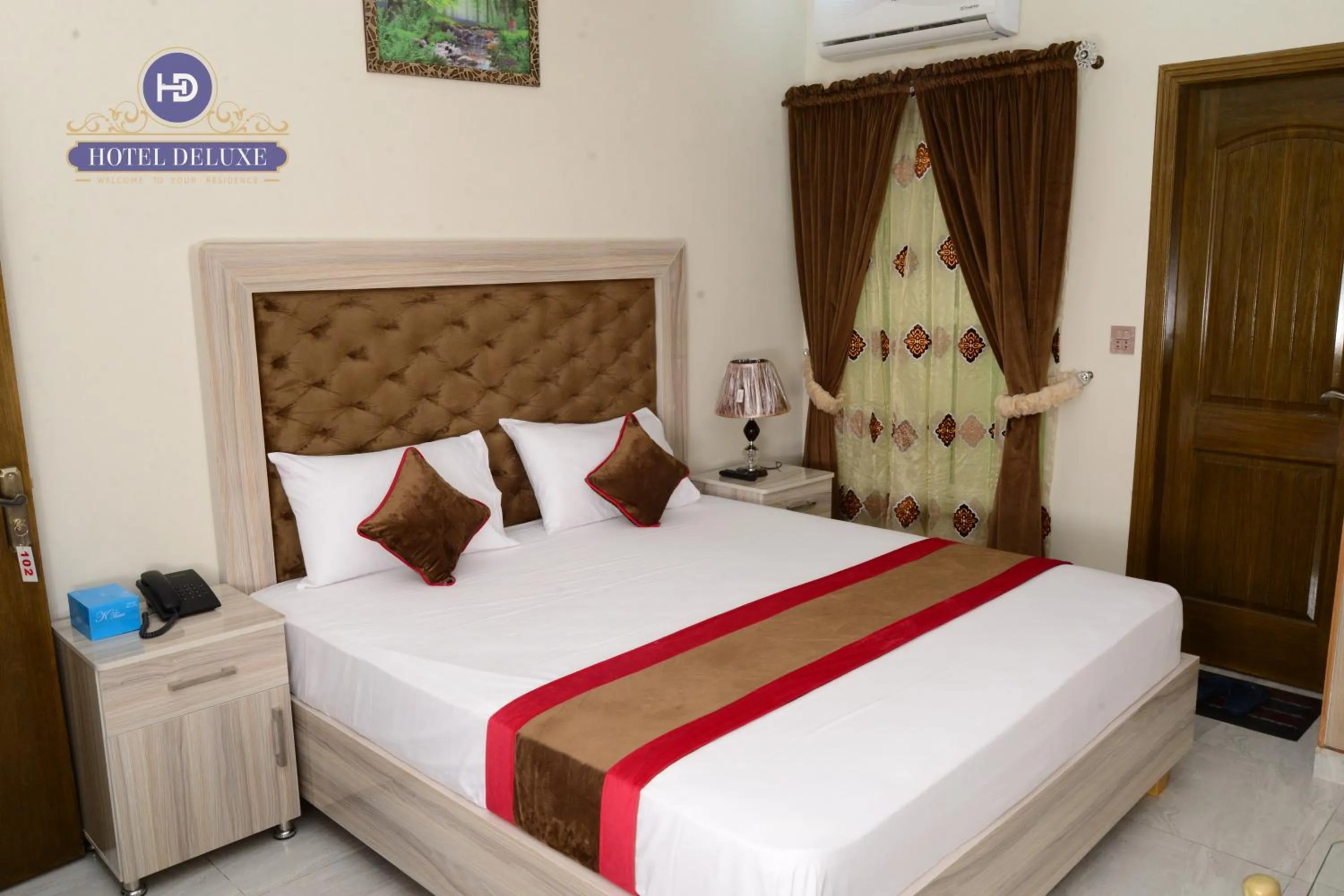 Bed in Hotel Deluxe Lahore