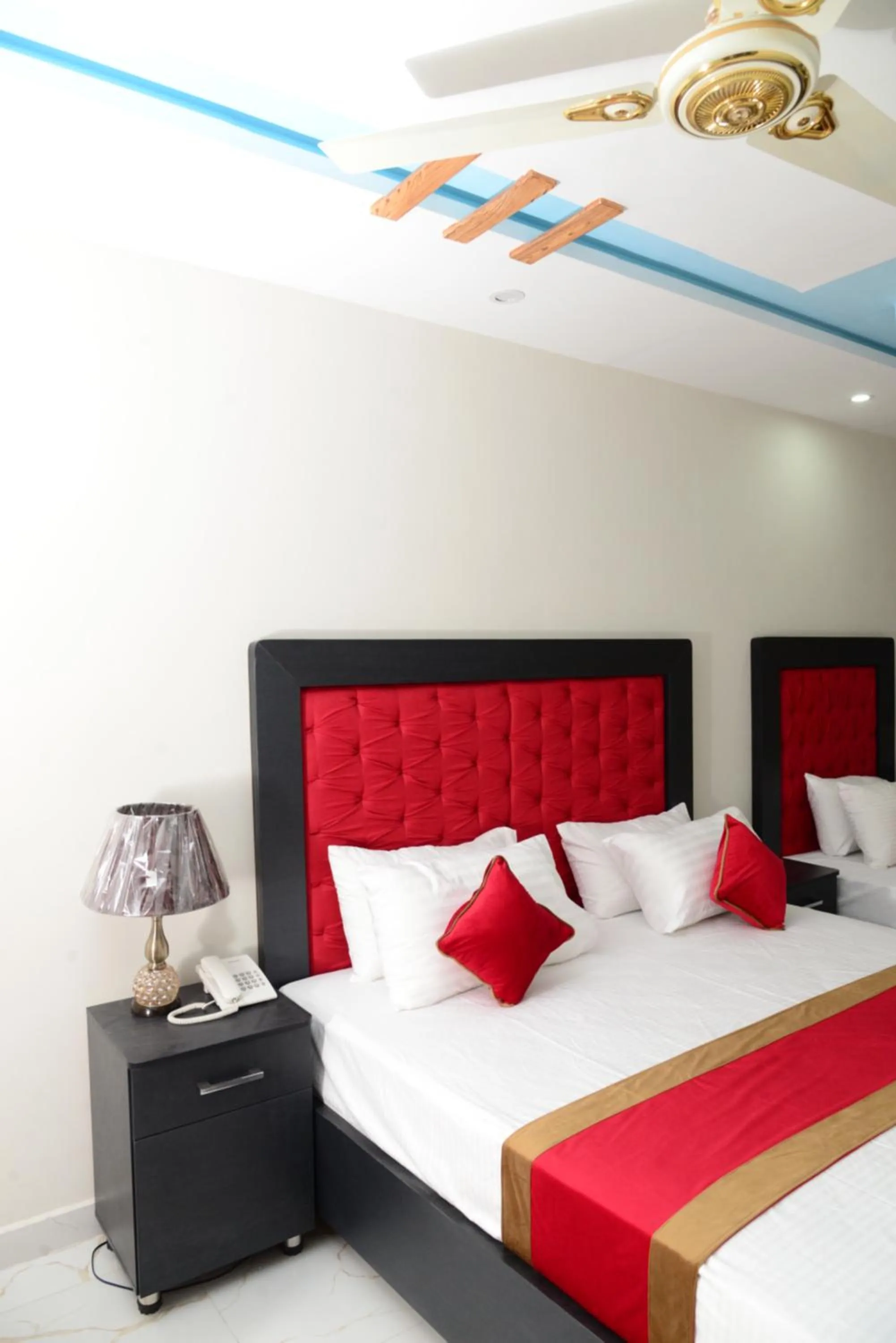 Bed in Hotel Deluxe Lahore