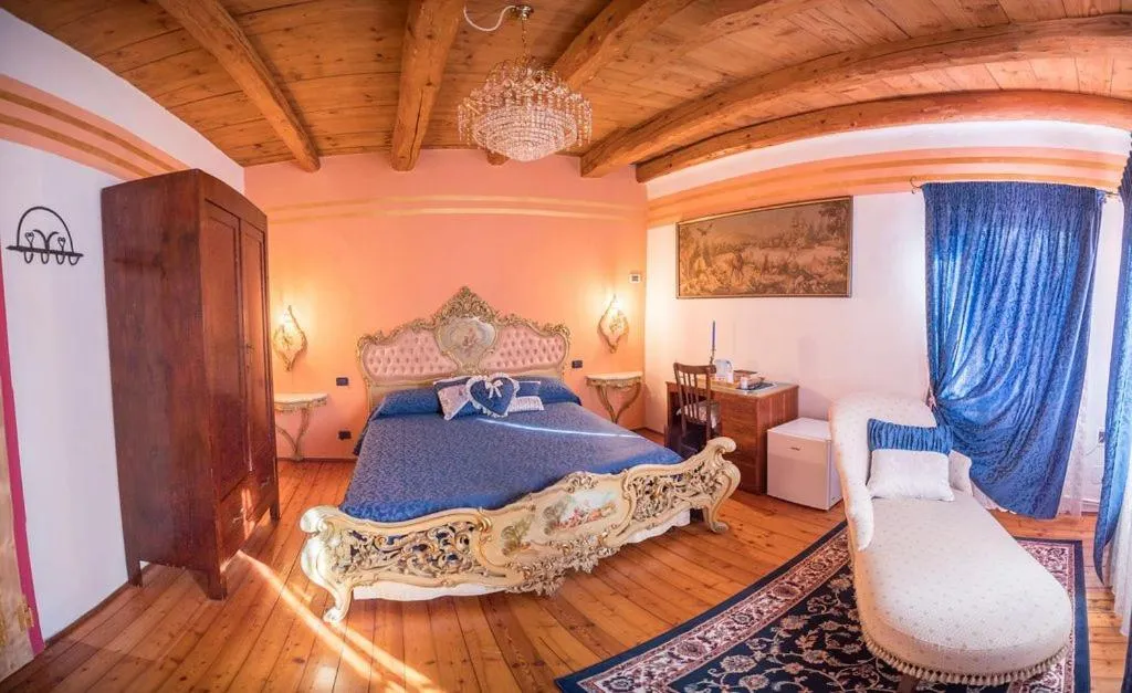 Photo of the whole room, Bed in Antica Villa Sophie