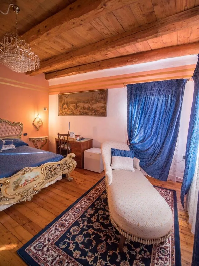 Bedroom, Bed in Antica Villa Sophie