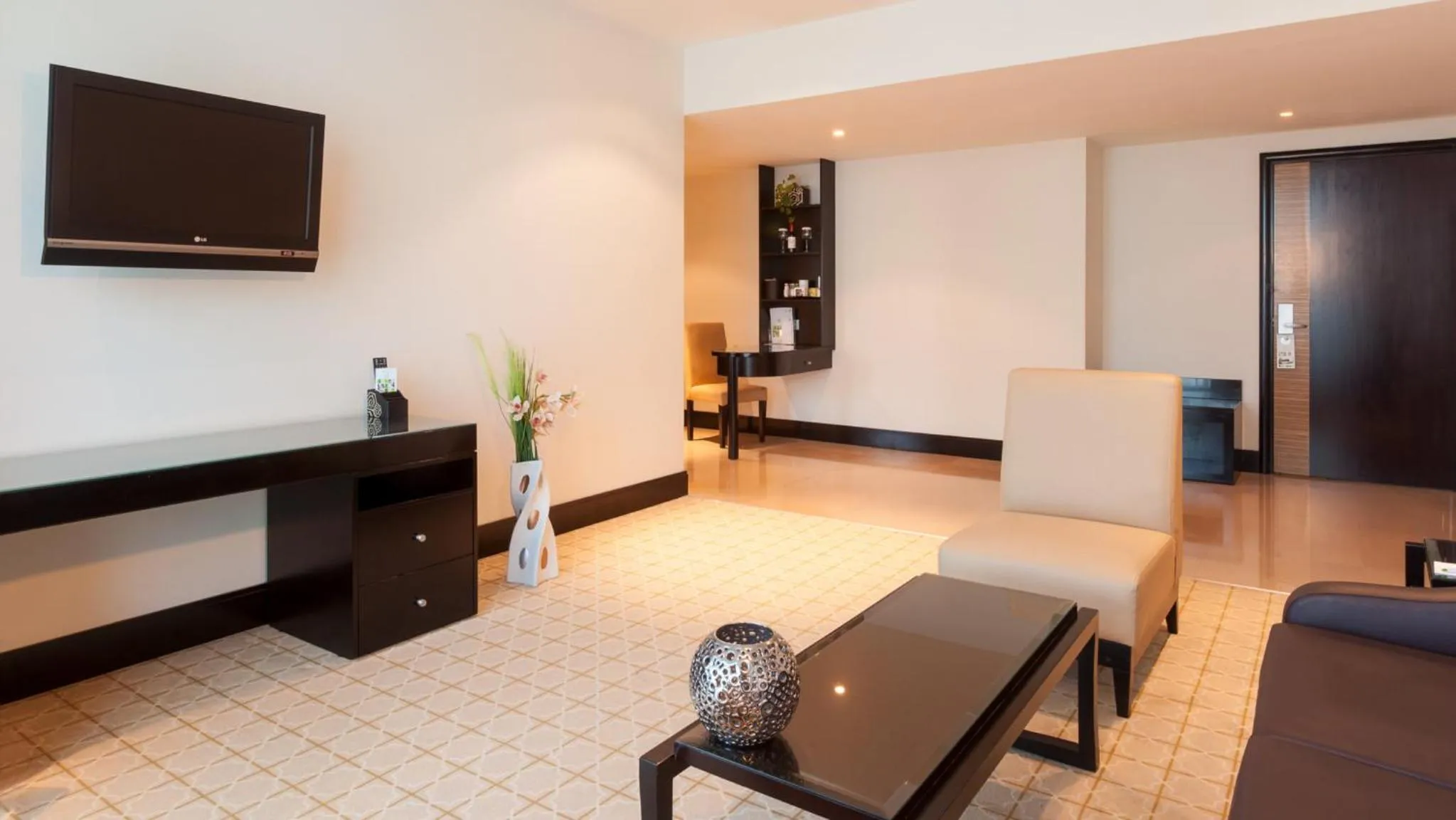 Photo of the whole room in Holiday Inn Dubai Al Barsha by IHG