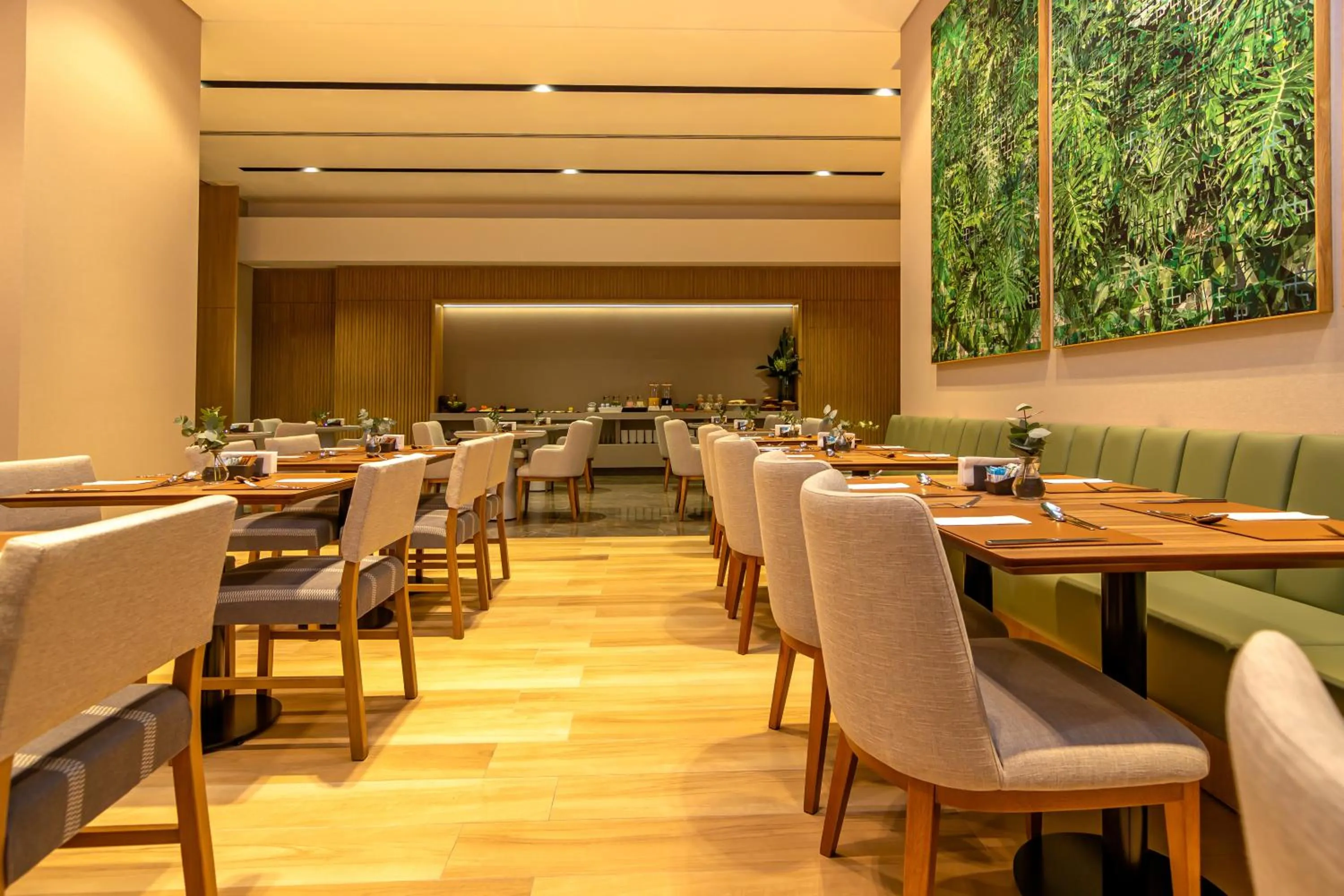 Restaurant/places to eat in K-Platz Hotel