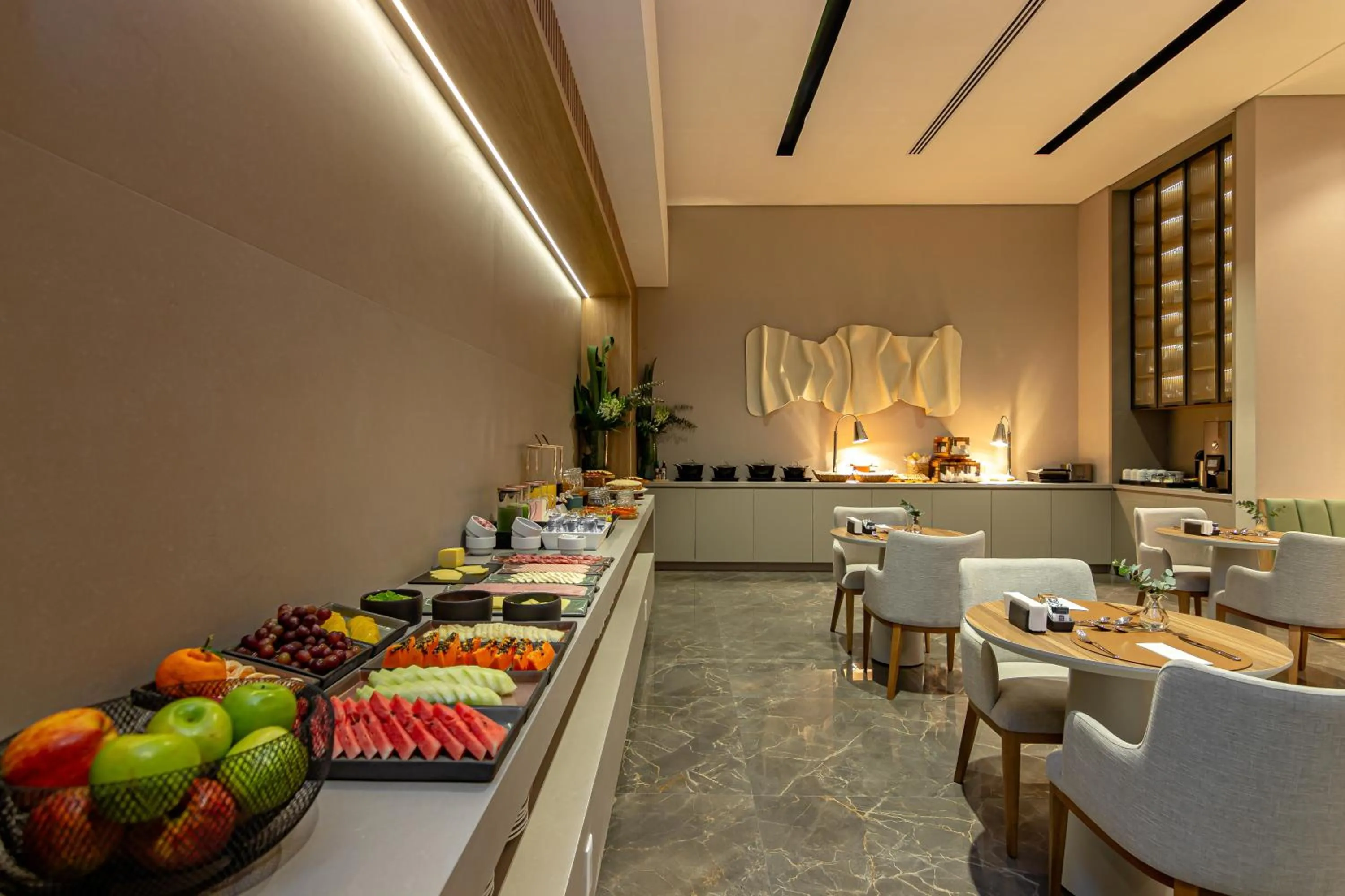 Restaurant/places to eat in K-Platz Hotel