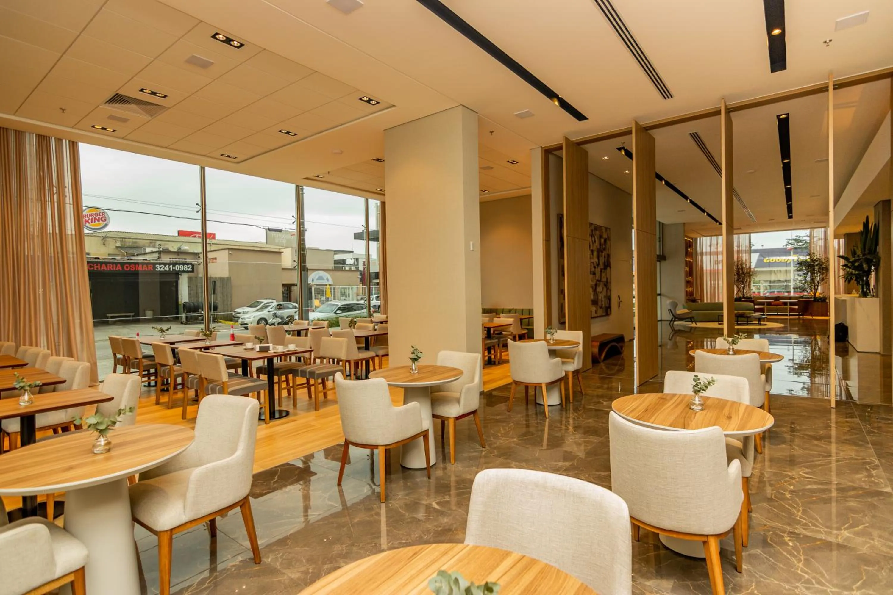 Restaurant/places to eat in K-Platz Hotel