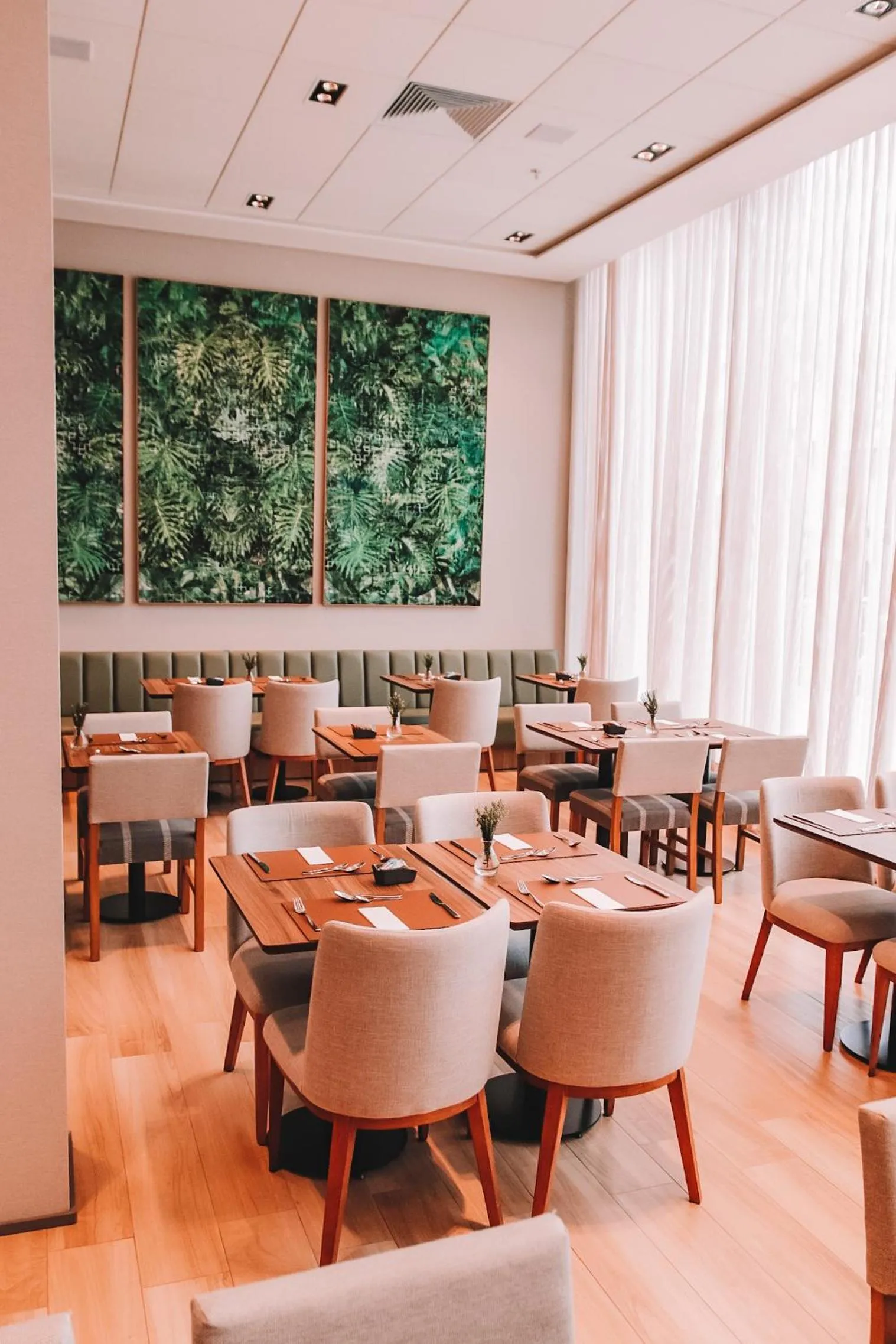 Restaurant/places to eat in K-Platz Hotel