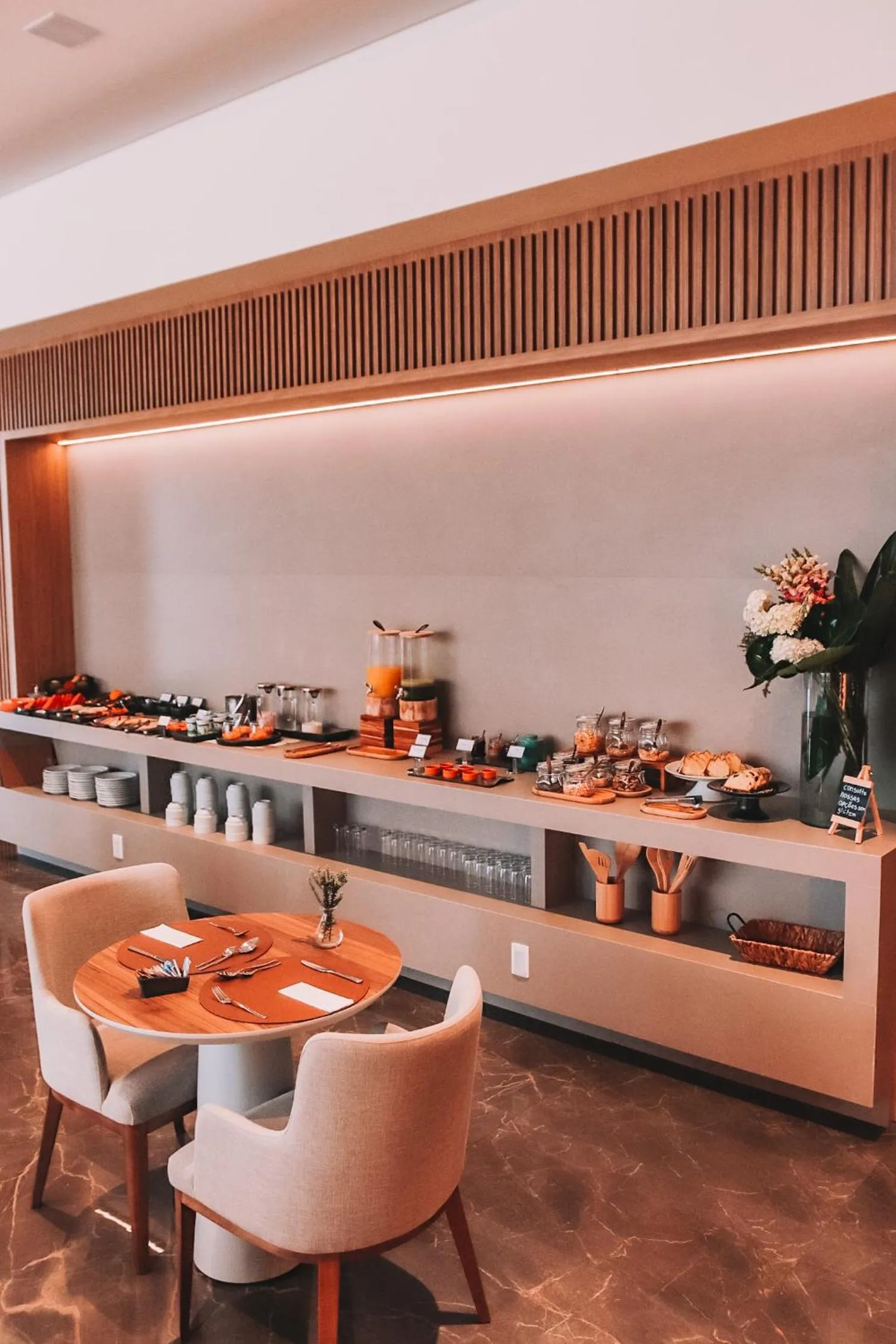 Restaurant/places to eat in K-Platz Hotel