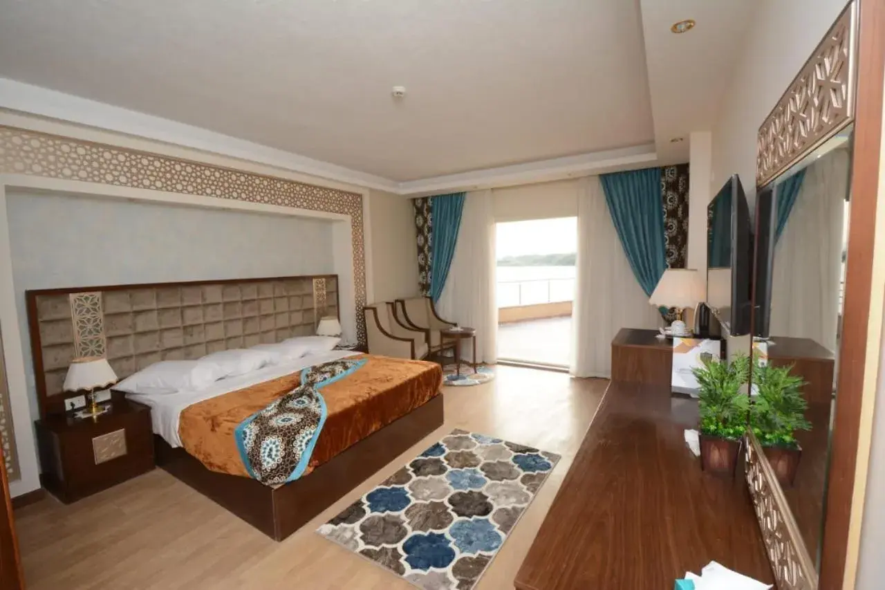 Superior Double or Twin Room with Terrace in Nile Transport Hotel Superior Double or Twin Room with Terrace in Nile Transport Hotel