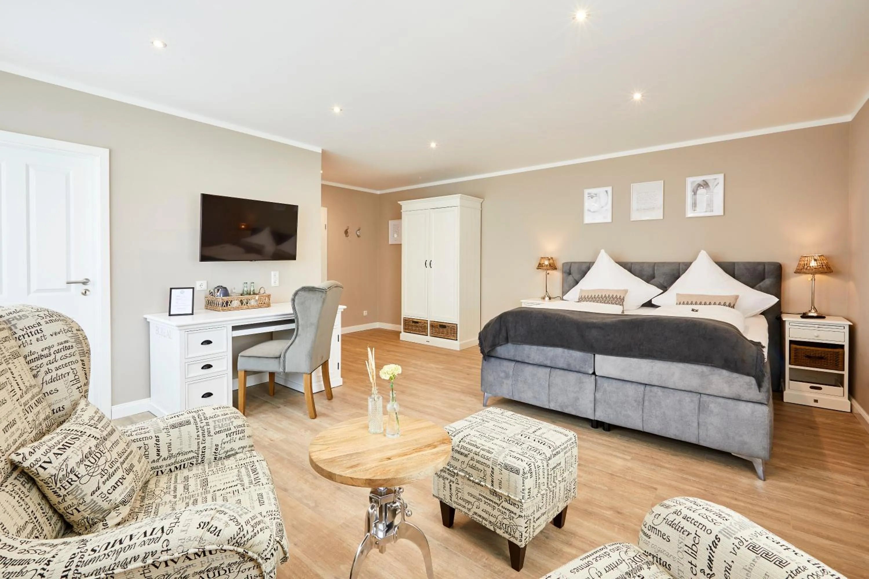 Bedroom, Bed in Zum Landsberger Hof