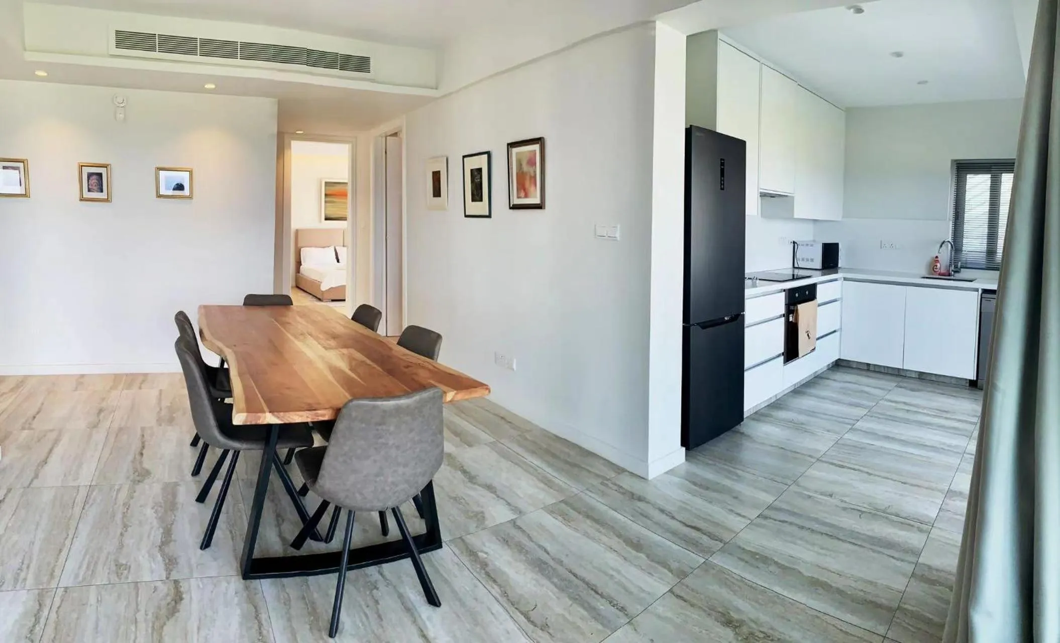 Kitchen or kitchenette in Emerald Suites